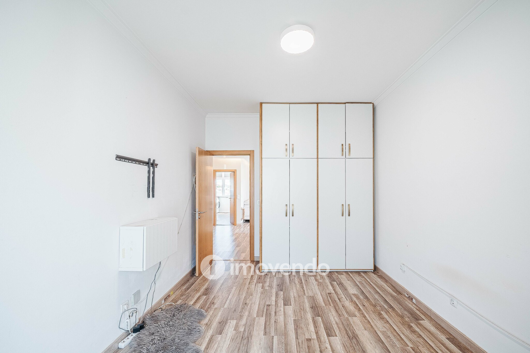 Apartamento T2 remodelado, com arrecadação, no Forte da Casa