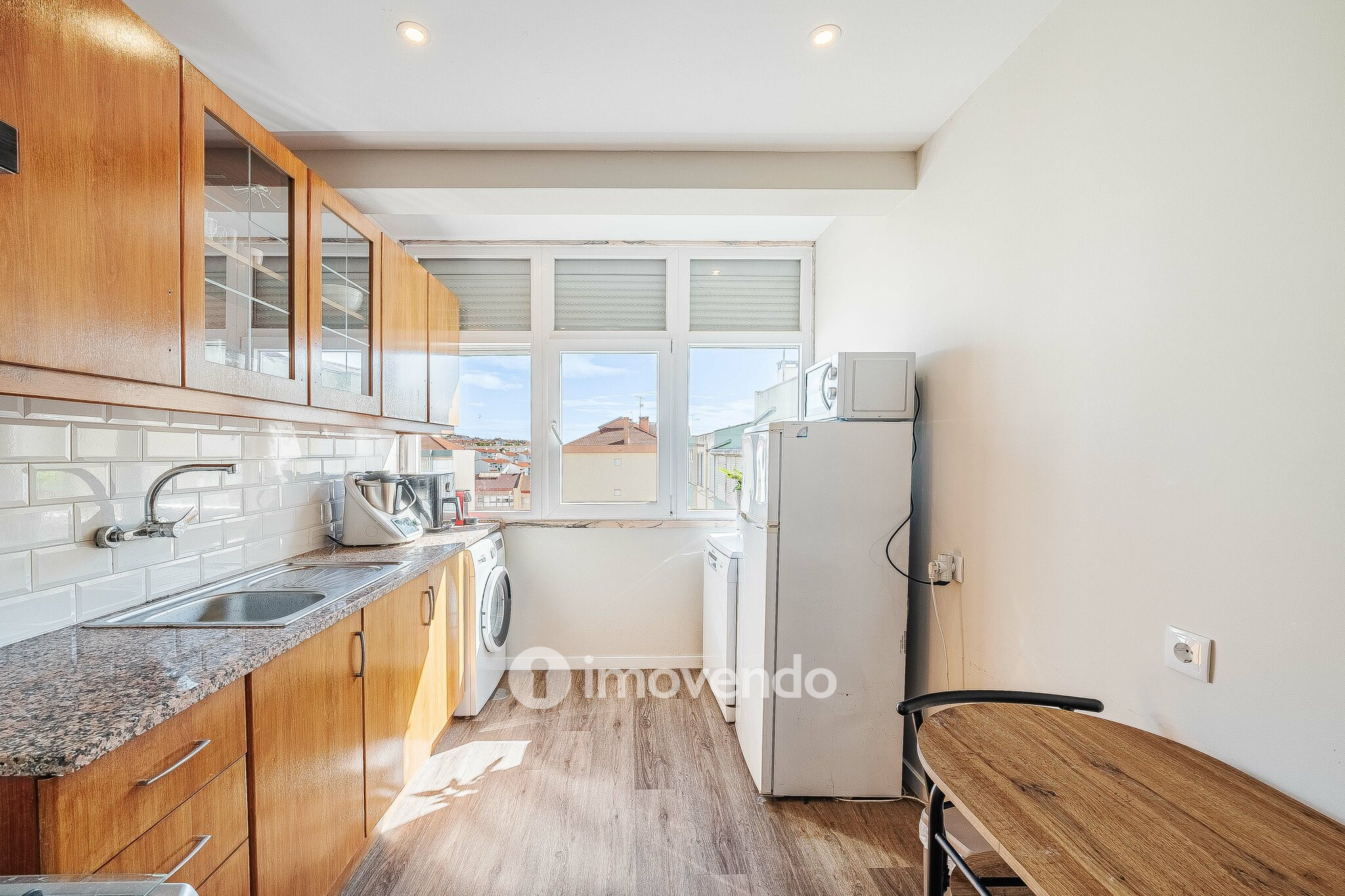 Apartamento T2 remodelado, com arrecadação, no Forte da Casa