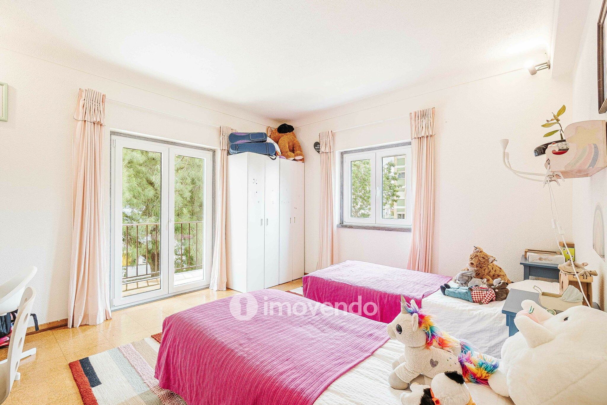 Moradia isolada T4, com jardim, em Agualva, Cacém