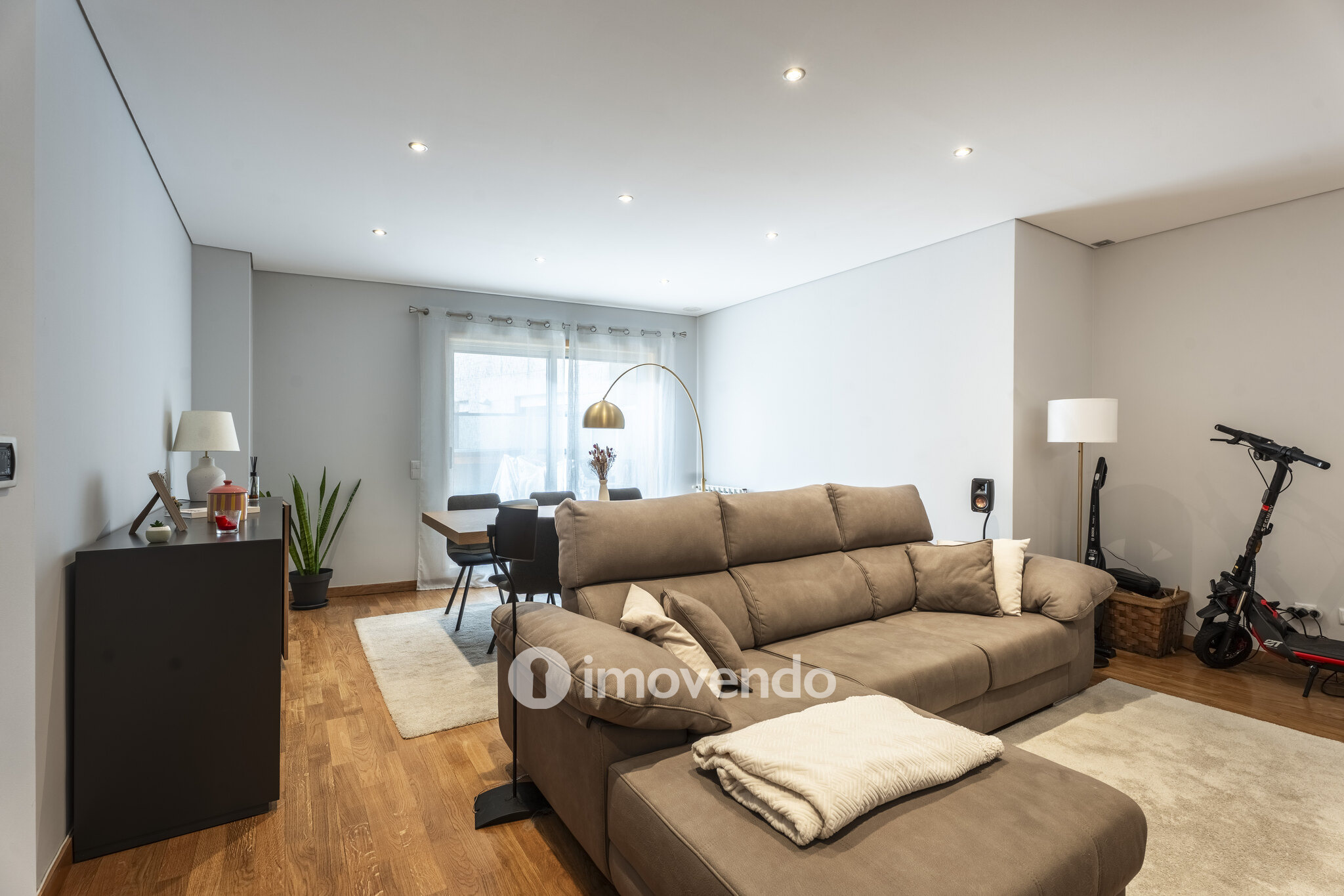 Apartamento T2 com estacionamento e terraço, em Rio Tinto