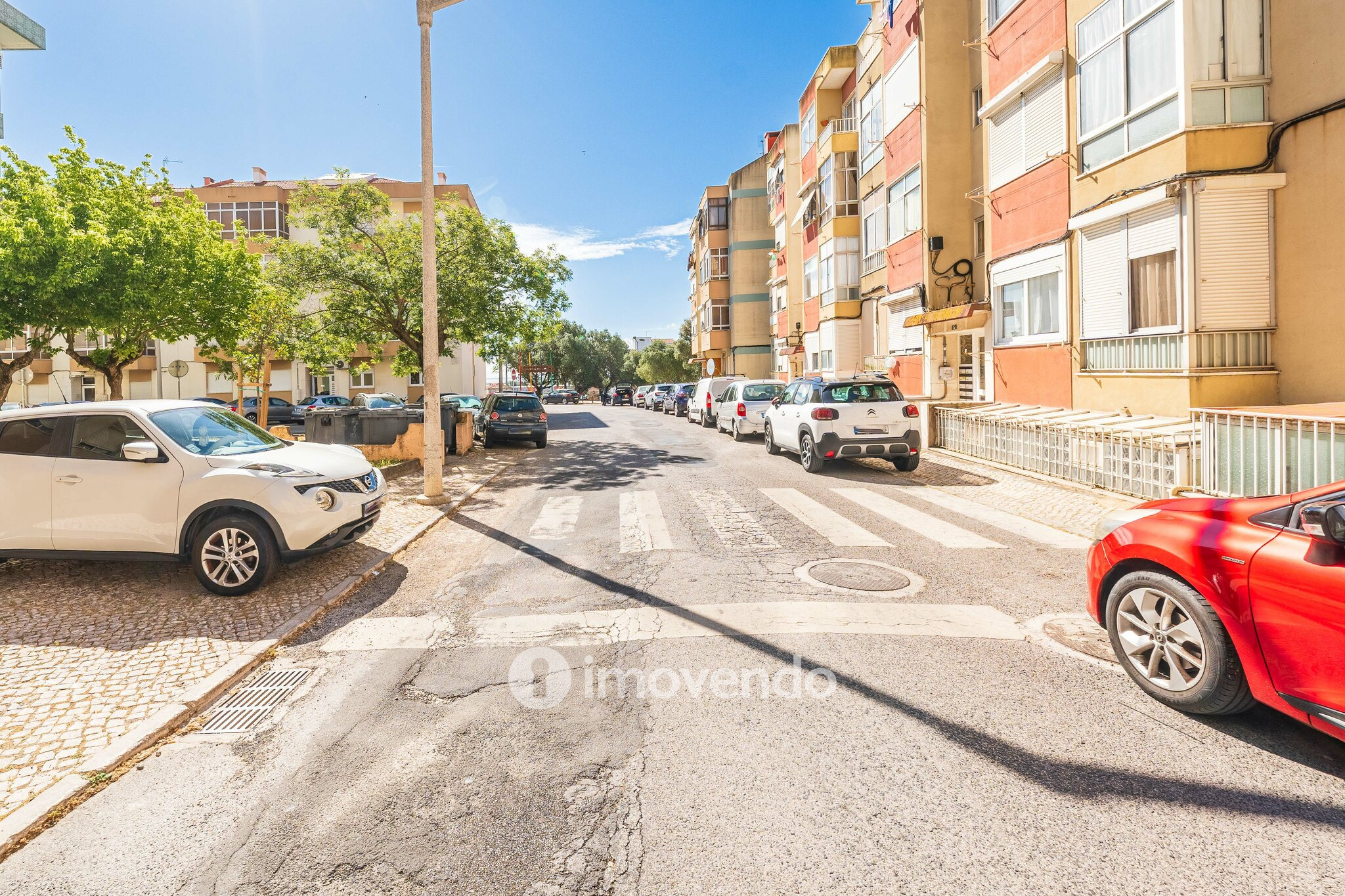 Apartamento T2 remodelado, com arrecadação, no Forte da Casa