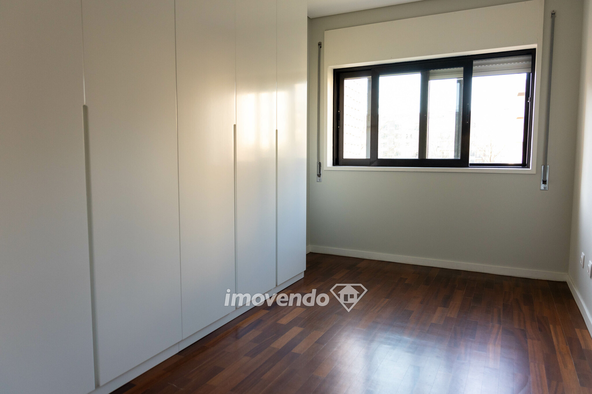 Apartamento T2, com estacionamento e cozinha equipada, no Porto