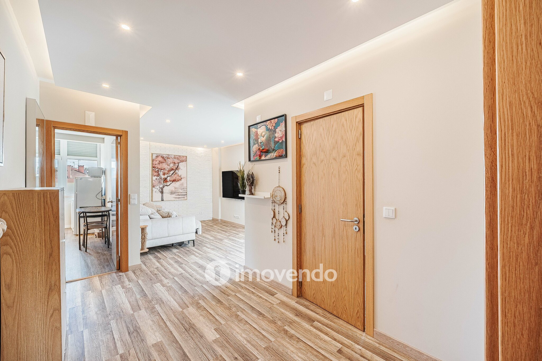 Apartamento T2 remodelado, com arrecadação, no Forte da Casa