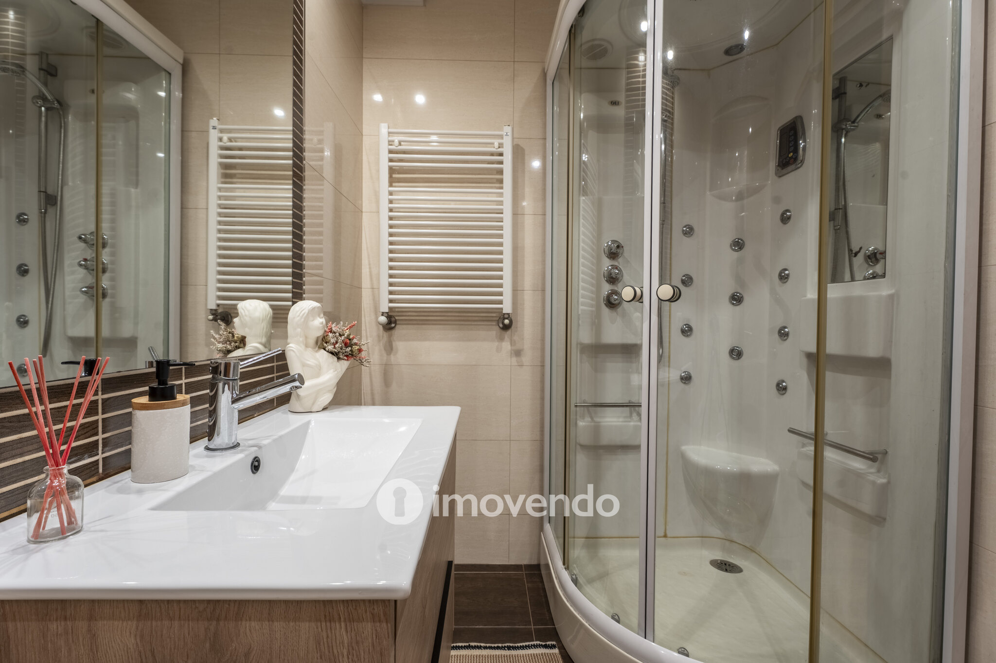 Apartamento T2 com estacionamento e terraço, em Rio Tinto