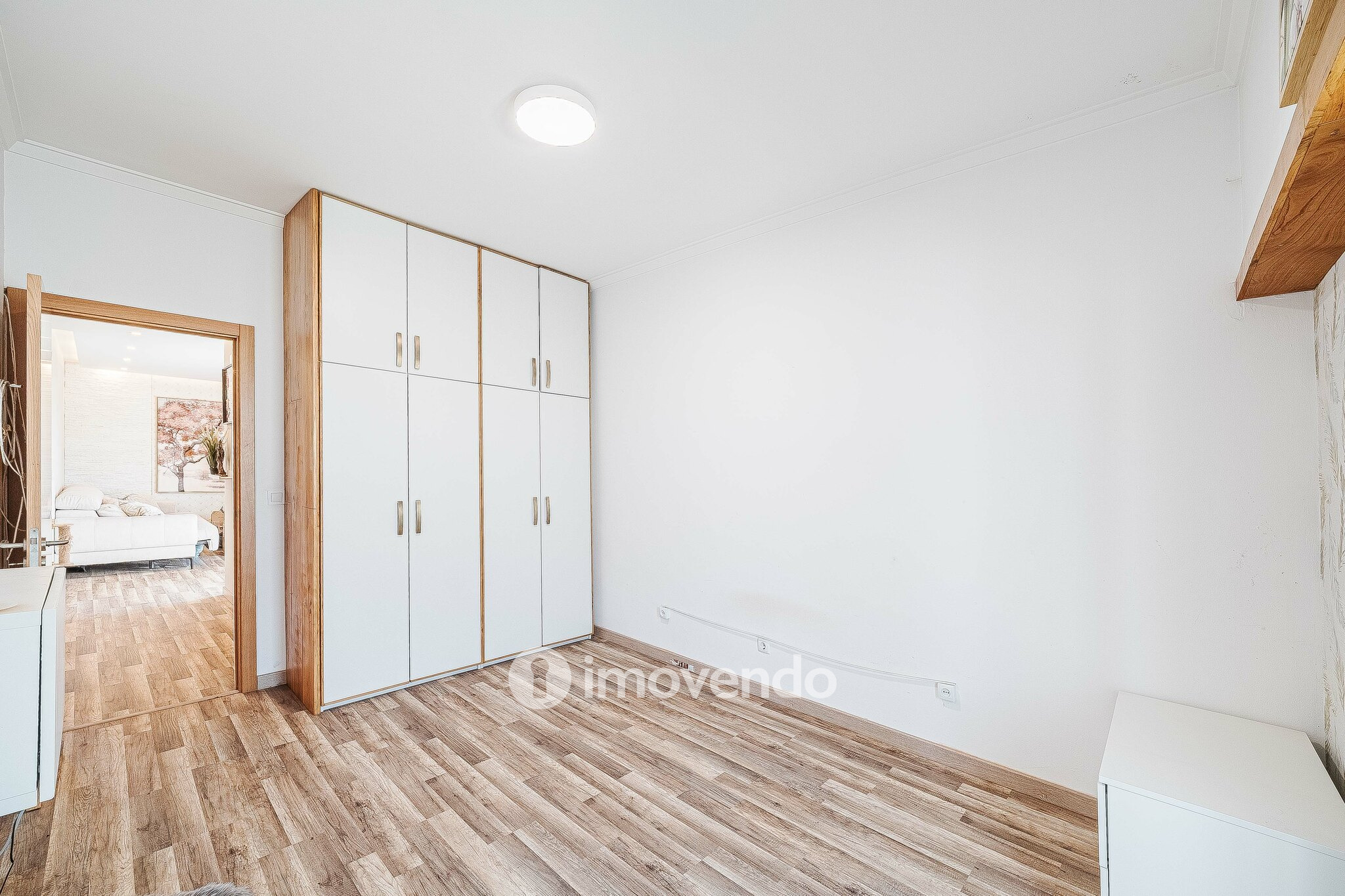 Apartamento T2 remodelado, com arrecadação, no Forte da Casa