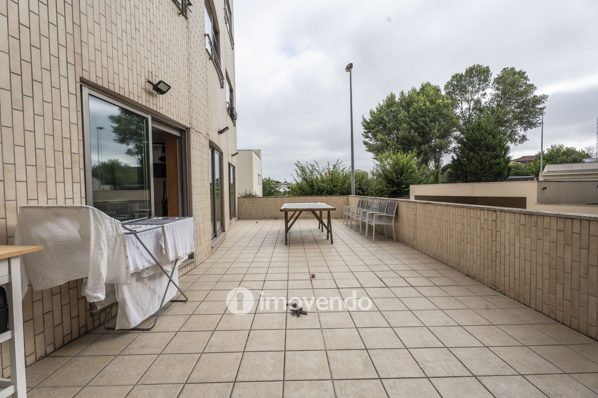 Apartamento T2 com estacionamento e terraço, em Rio Tinto