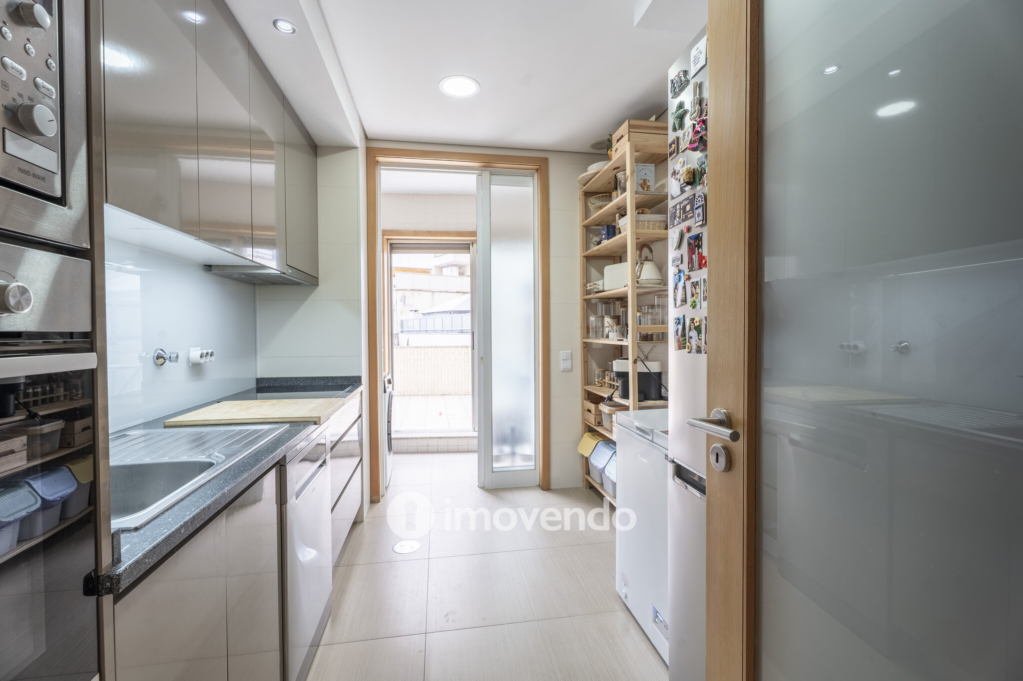 Apartamento T2 com estacionamento e terraço, em Rio Tinto