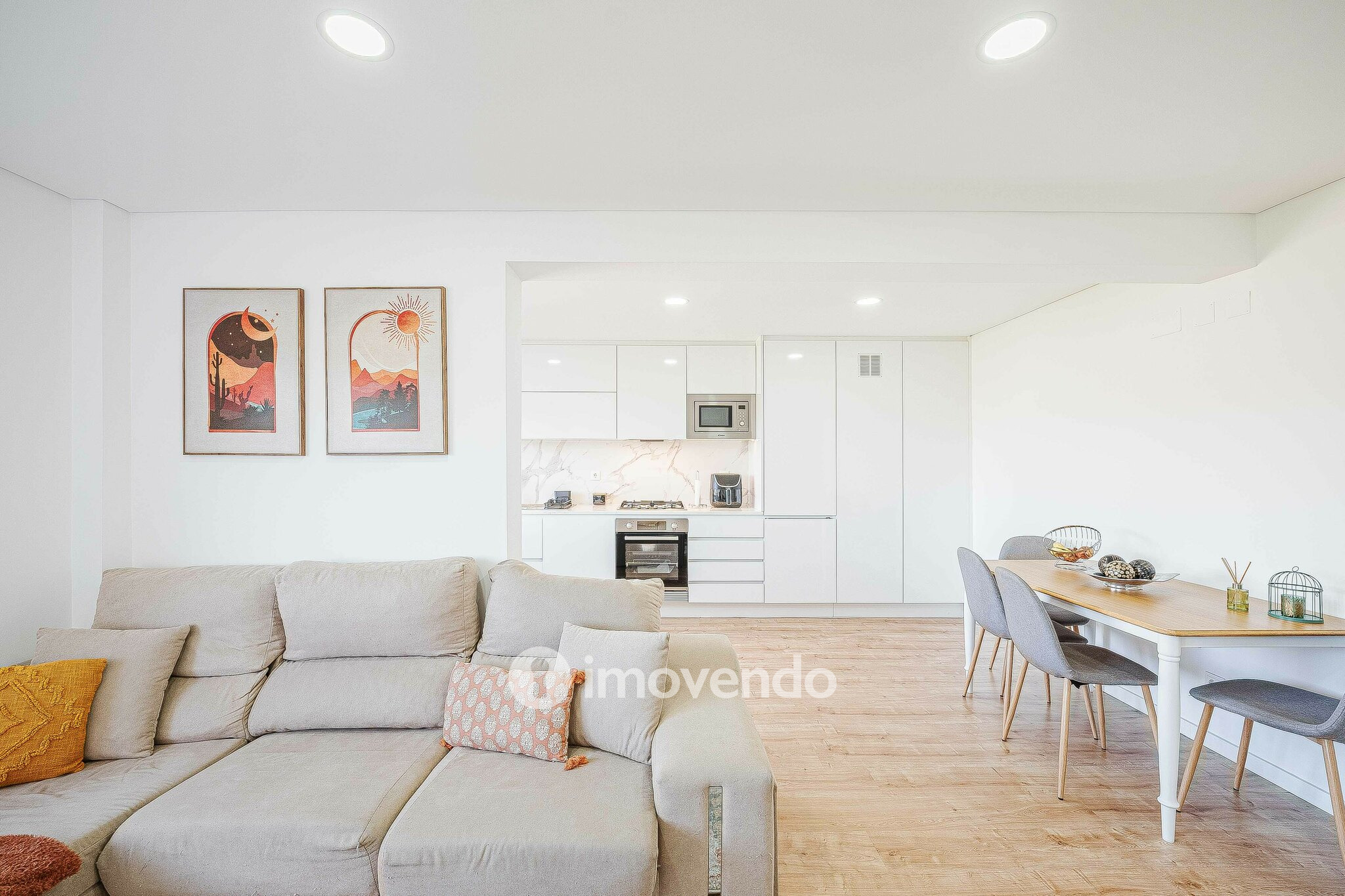 Apartamento T2 totalmente remodelado, com cozinha equipada, em Belas