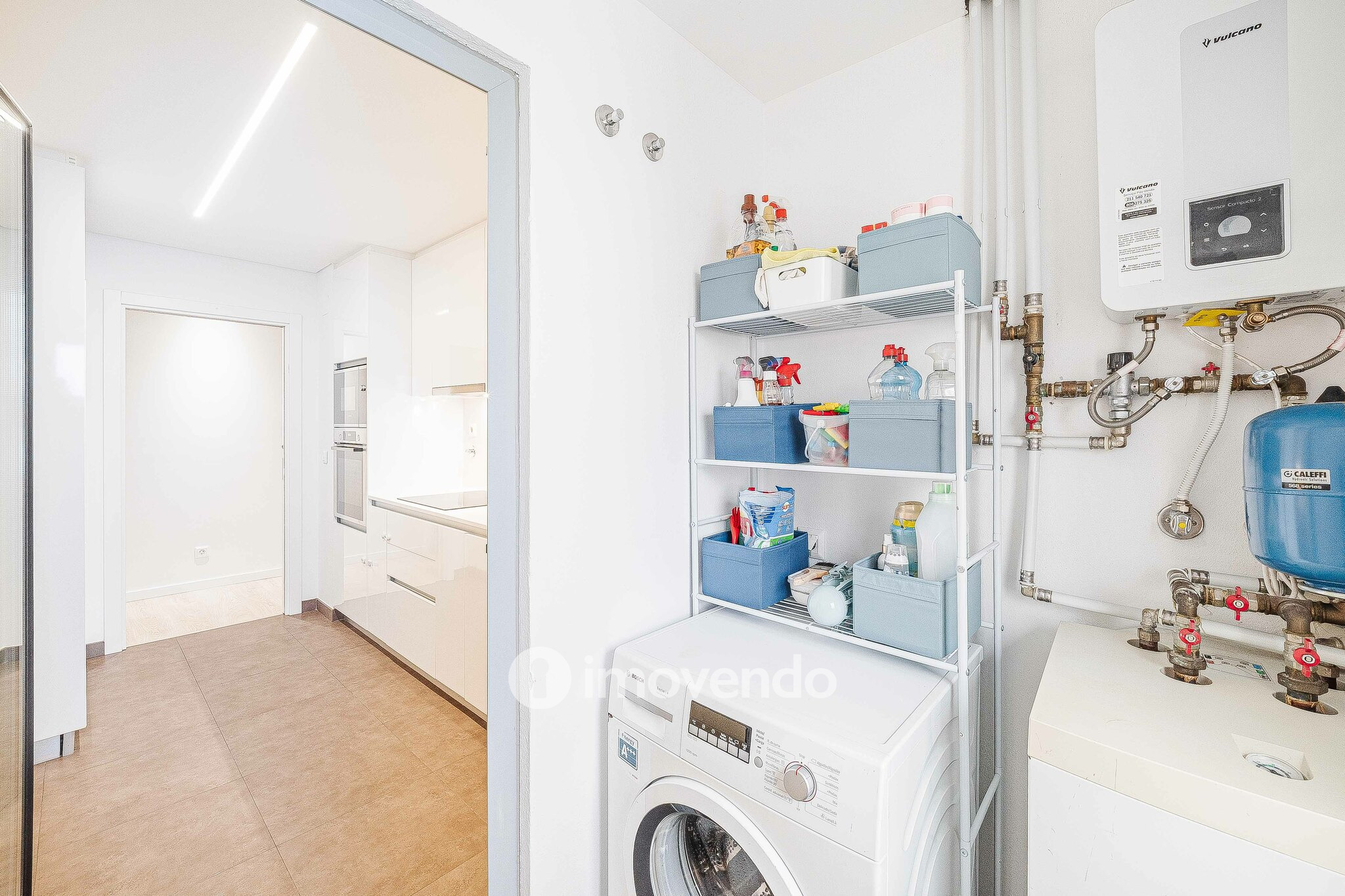 Apartamento T2 moderno, com estacionamento, na Alta de Lisboa