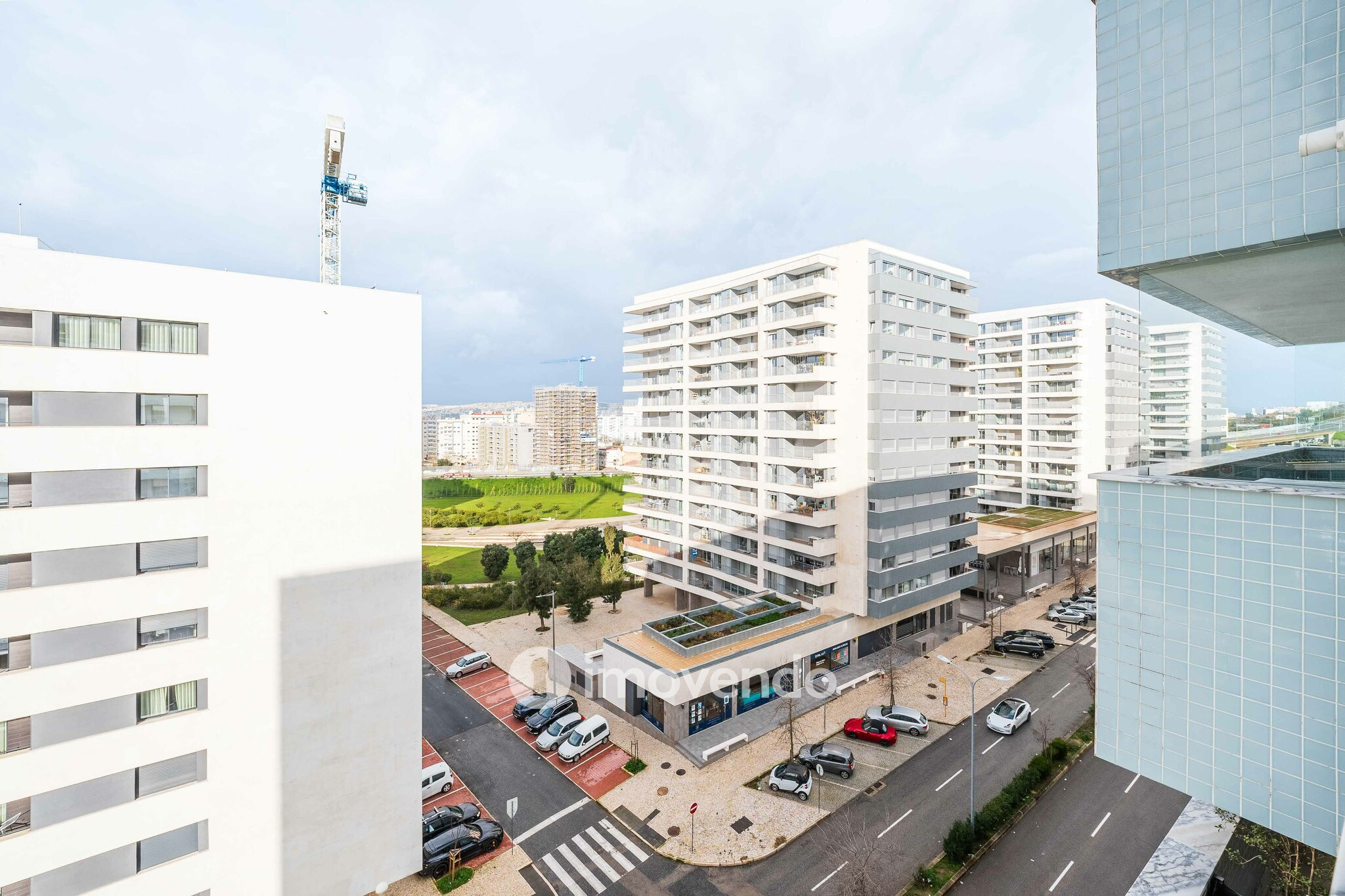 Apartamento T2 moderno, com estacionamento, na Alta de Lisboa