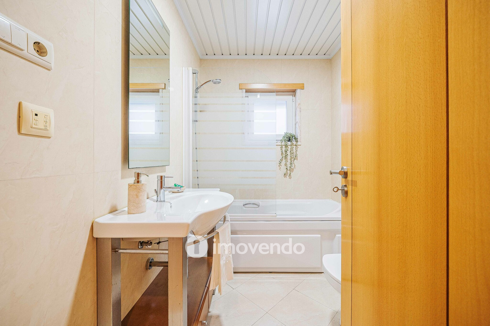 Apartamento T3 exclusivo, com garagem,  nas Colinas do Cruzeiro