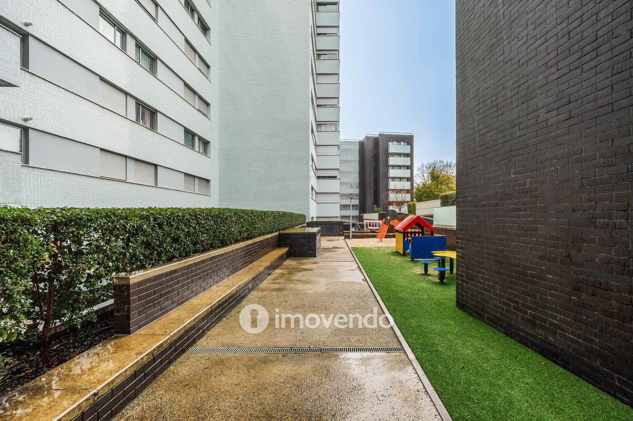 Apartamento T2 moderno, com estacionamento, na Alta de Lisboa