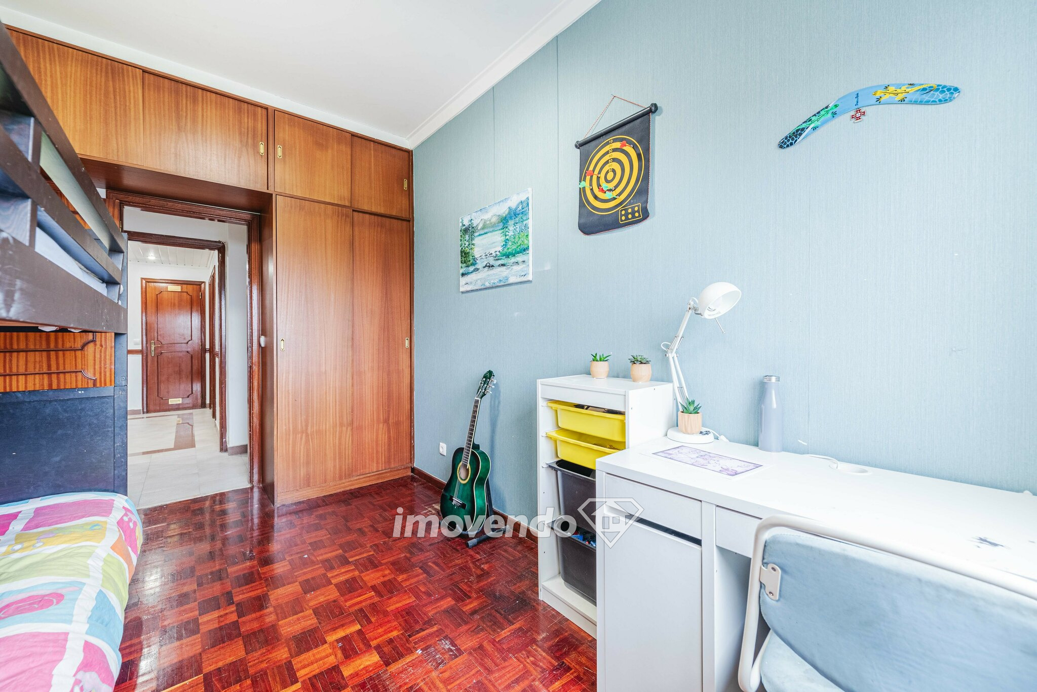 Apartamento T3, com áreas amplas e arrecadação, em Queluz de Baixo