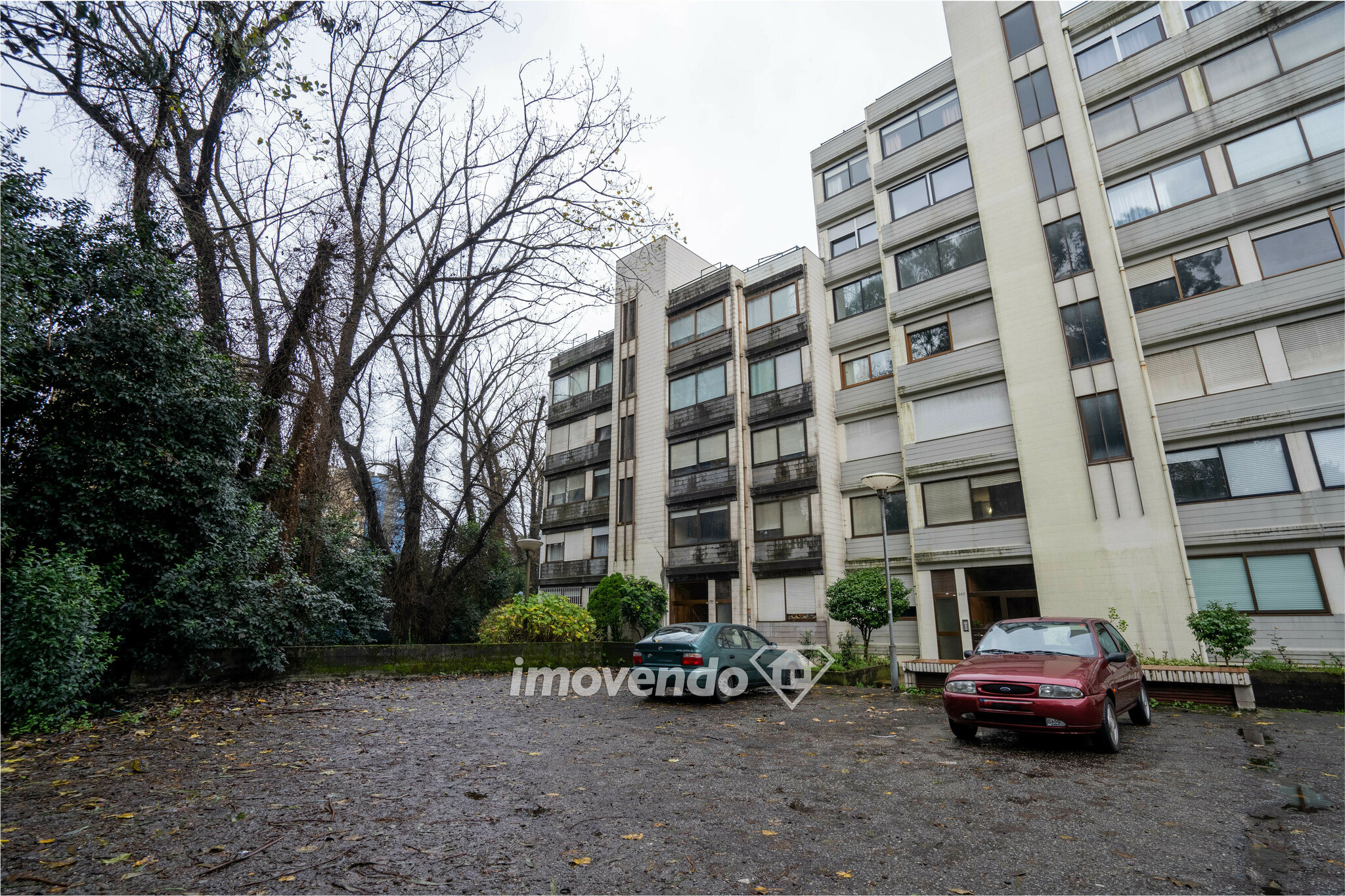 Apartamento T3, com áreas generosas, em Ramalde, Porto