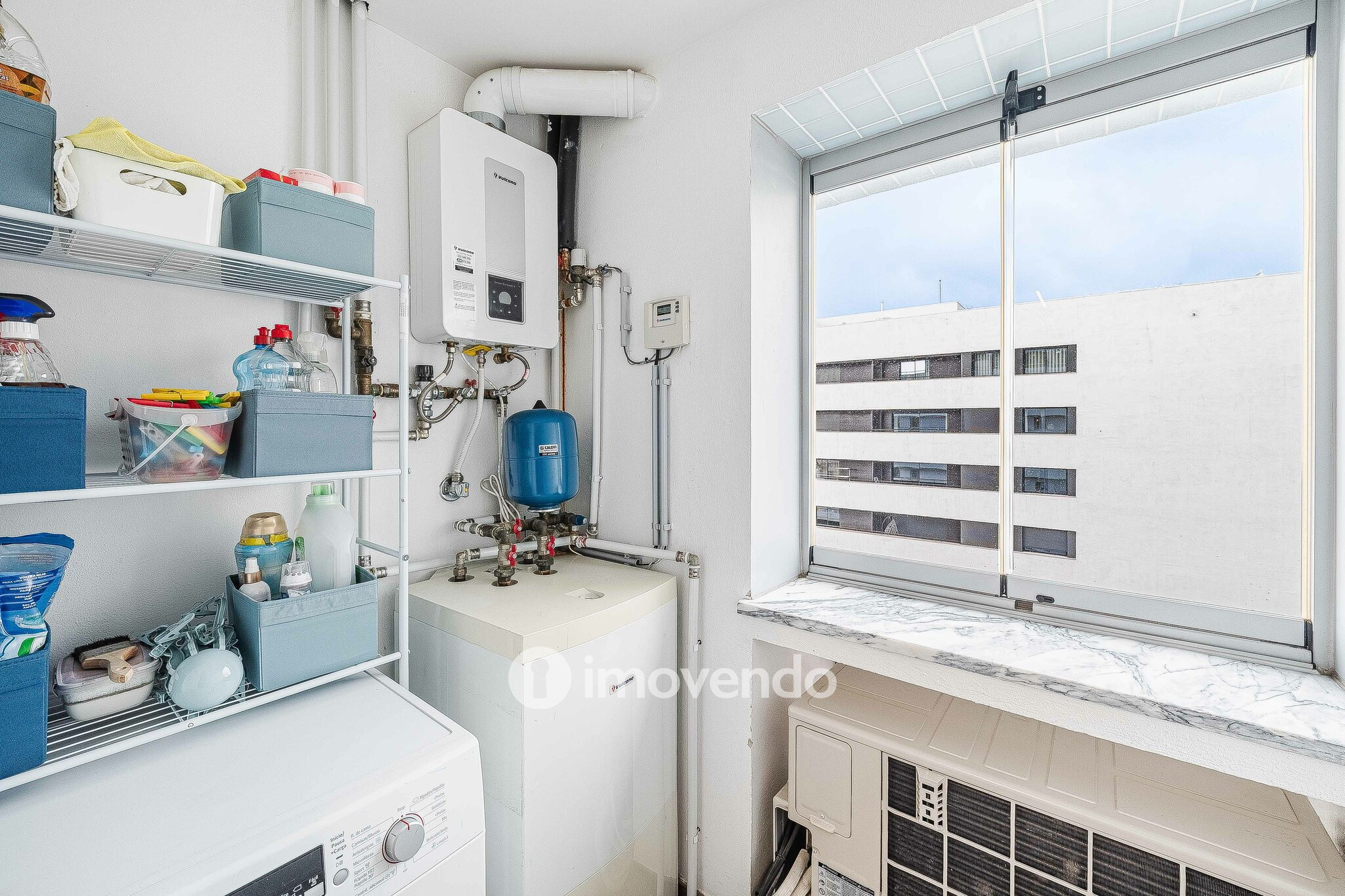 Apartamento T2 moderno, com estacionamento, na Alta de Lisboa