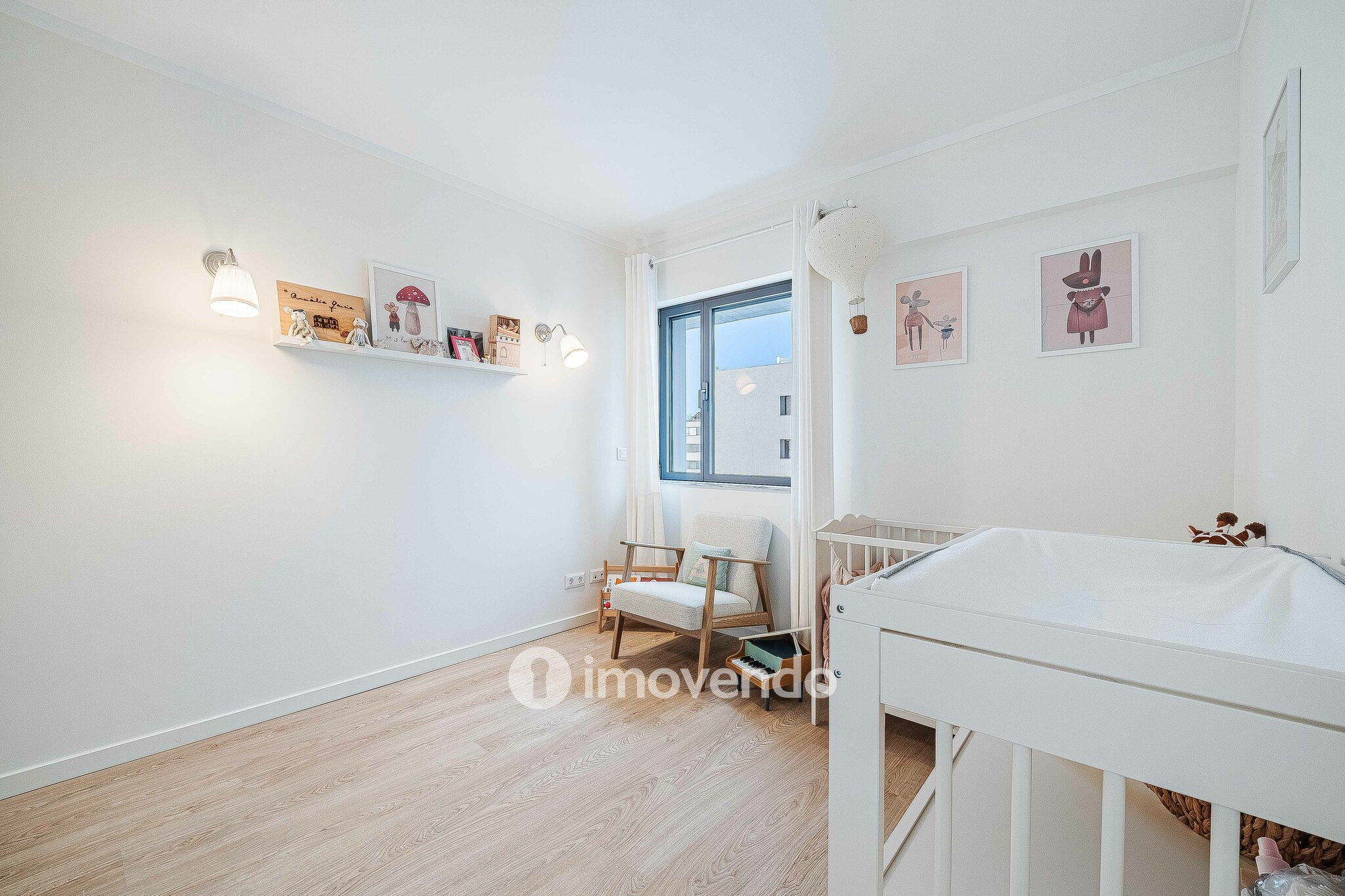 Apartamento T2 moderno, com estacionamento, na Alta de Lisboa