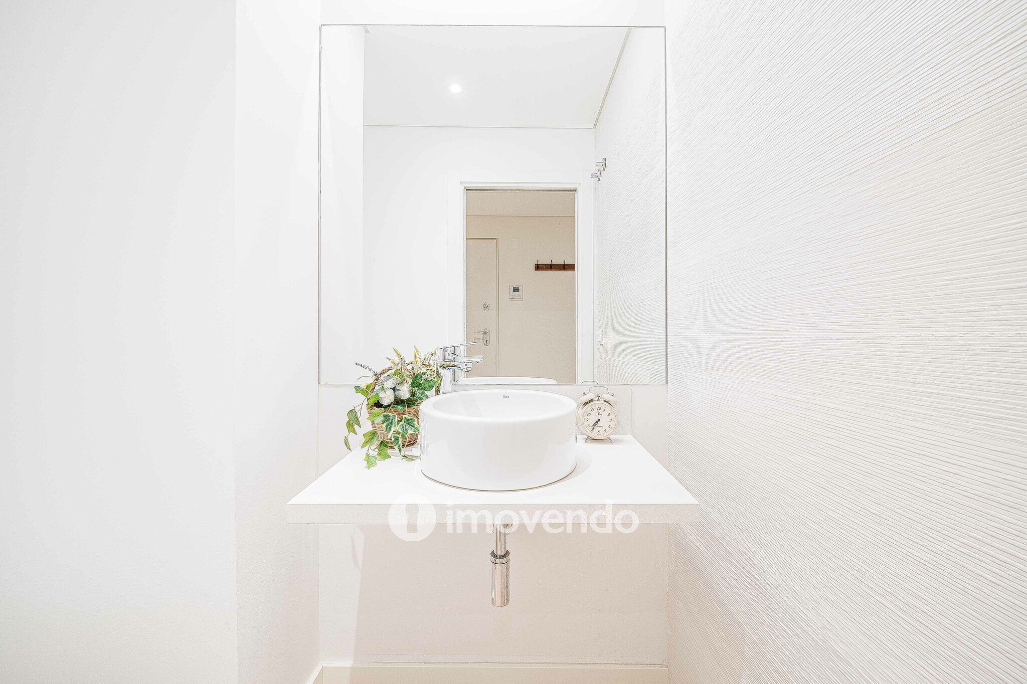 Apartamento T2 moderno, com estacionamento, na Alta de Lisboa