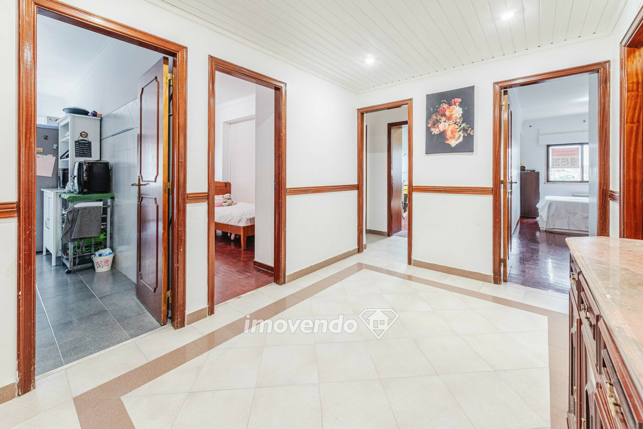 Apartamento T3, com áreas amplas e arrecadação, em Queluz de Baixo