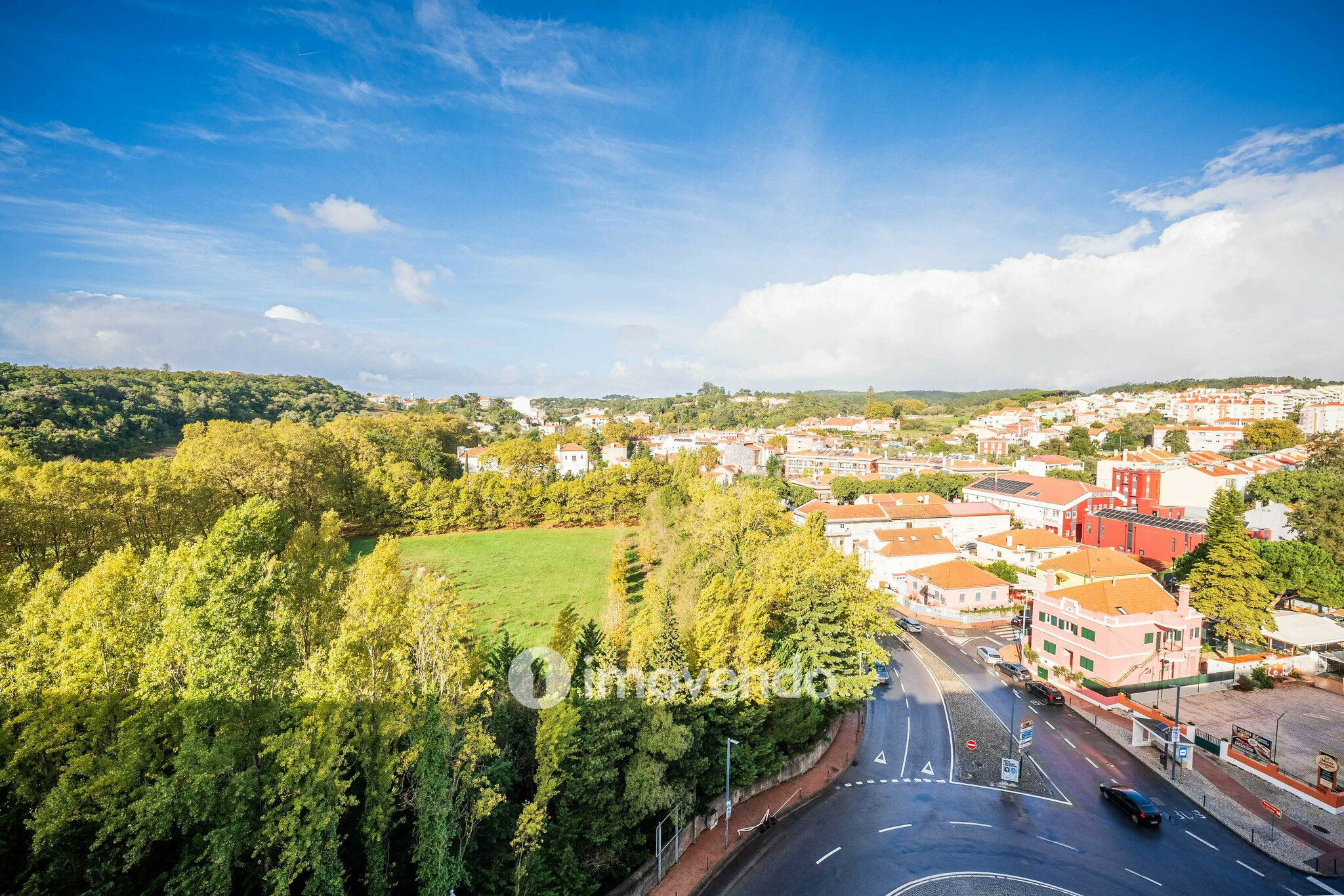 Apartamento T2 totalmente remodelado, com cozinha equipada, em Belas