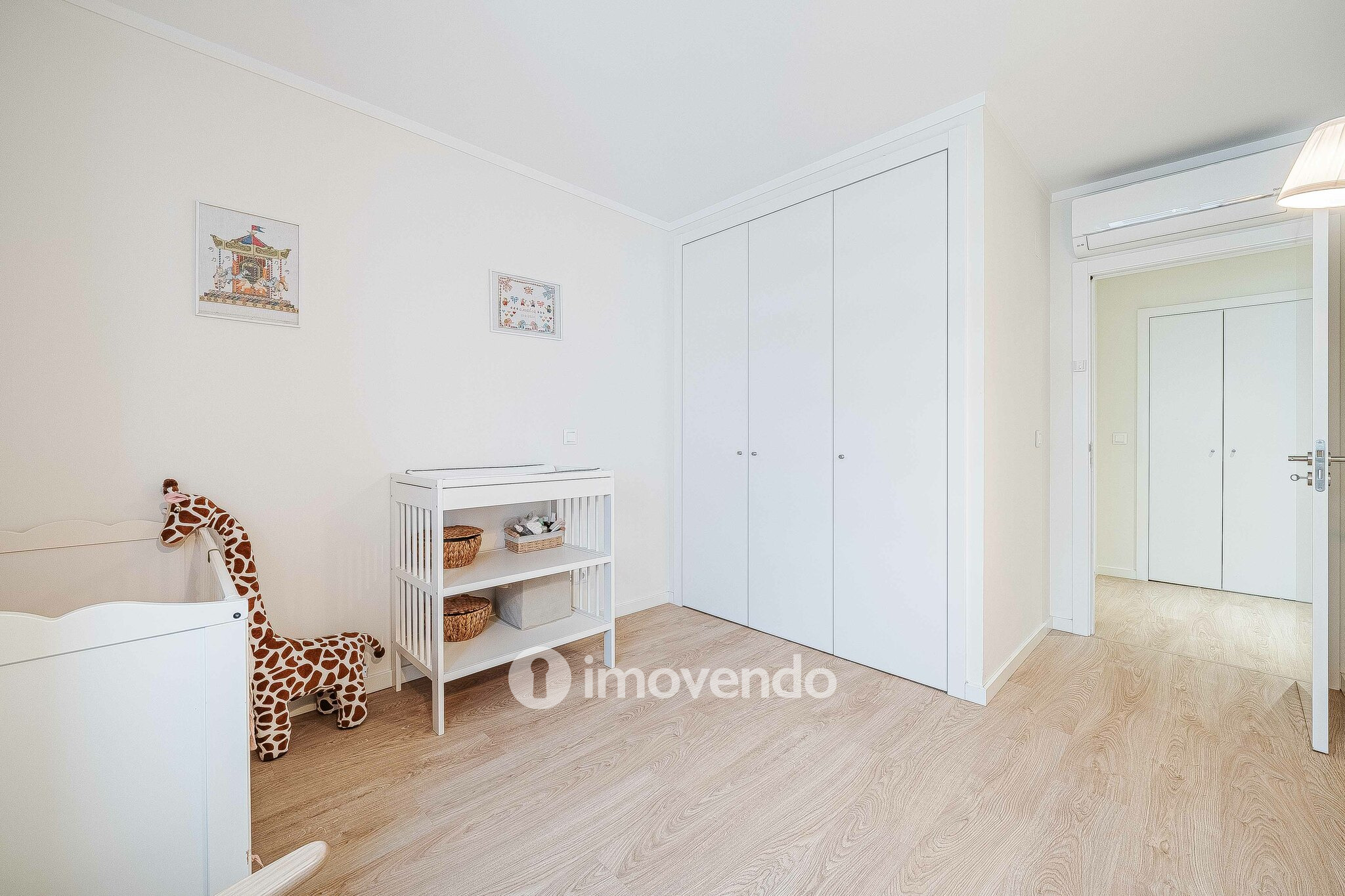 Apartamento T2 moderno, com estacionamento, na Alta de Lisboa