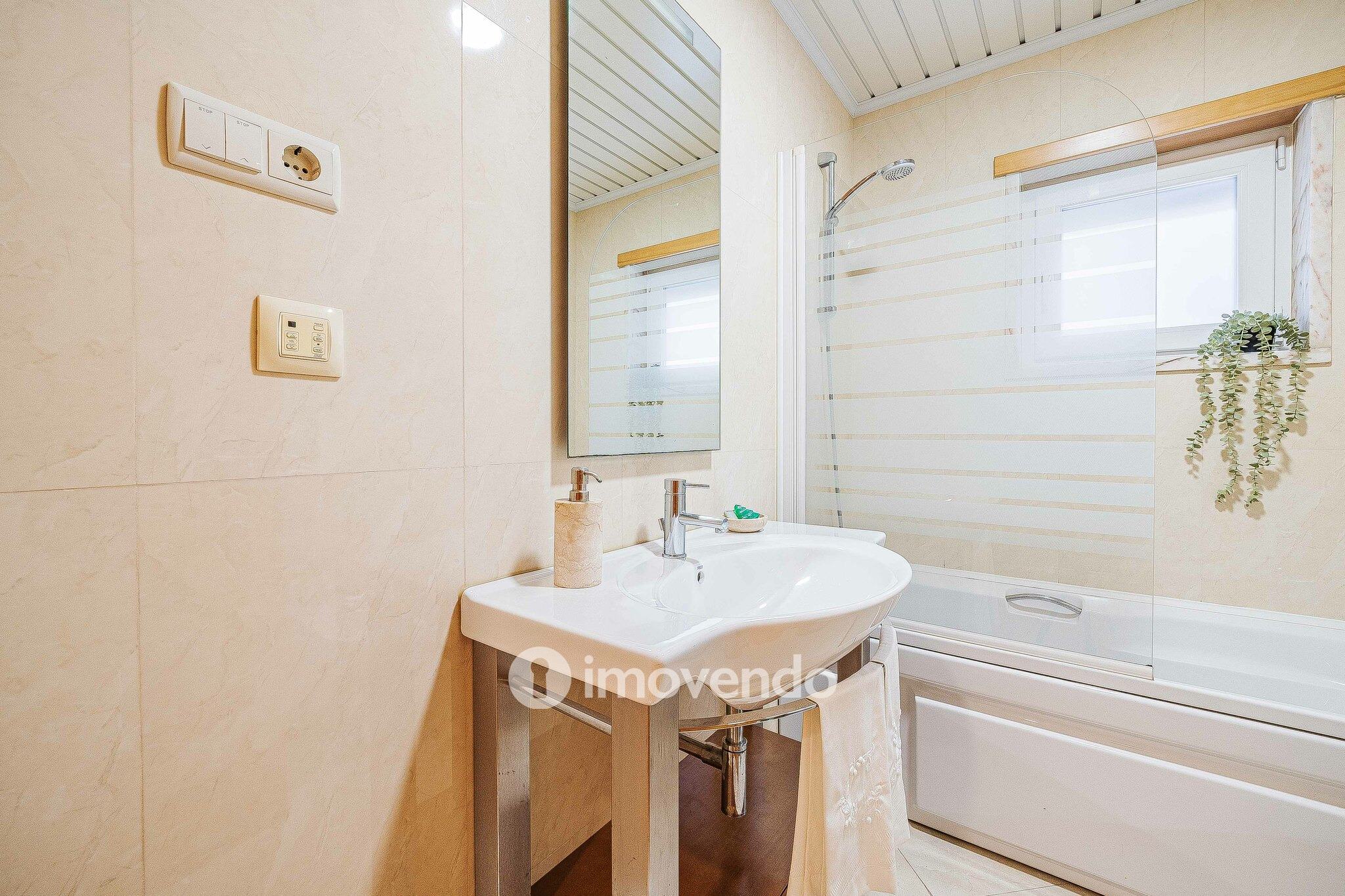 Apartamento T3 exclusivo, com garagem,  nas Colinas do Cruzeiro