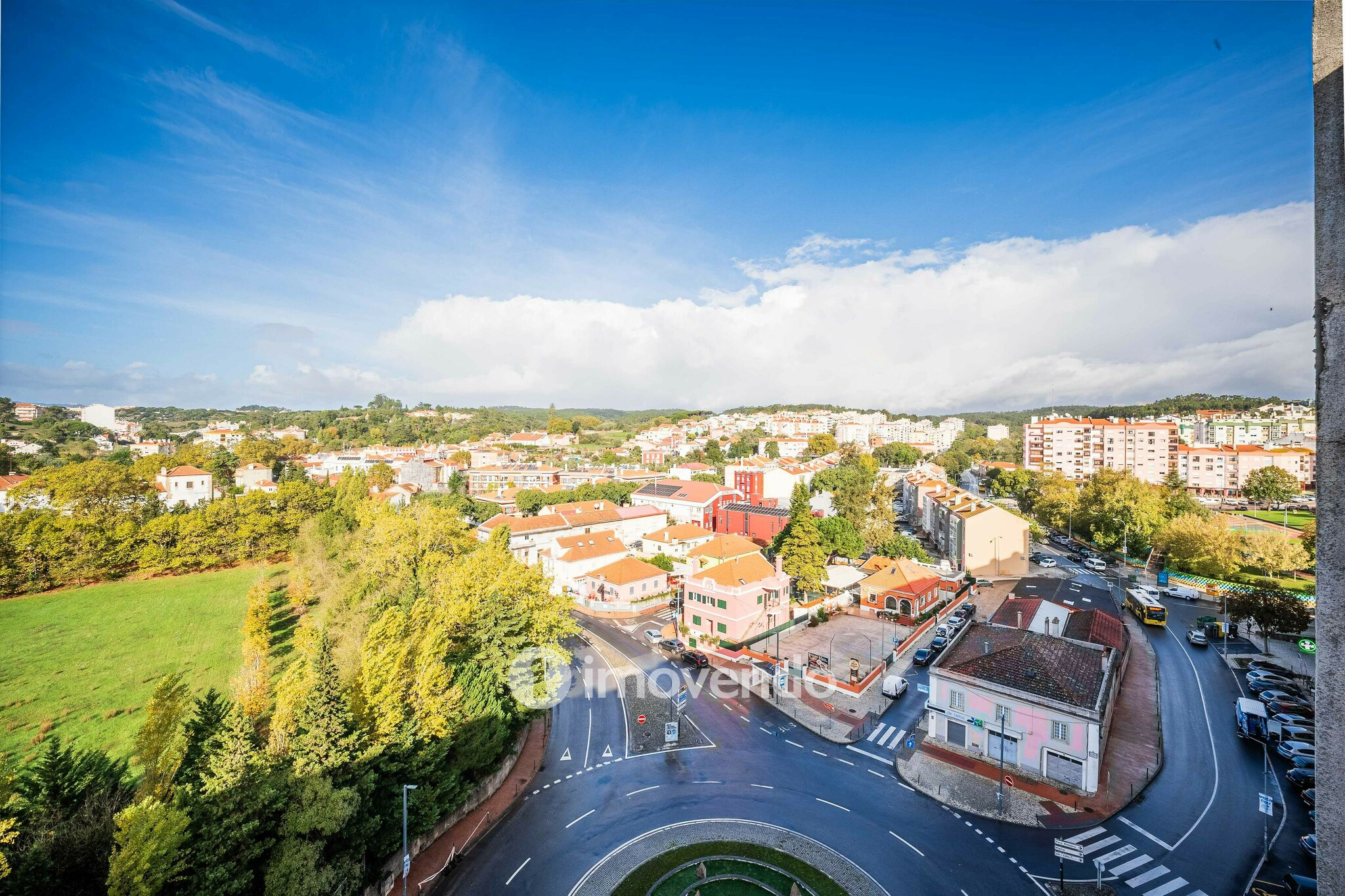 Apartamento T2 totalmente remodelado, com cozinha equipada, em Belas