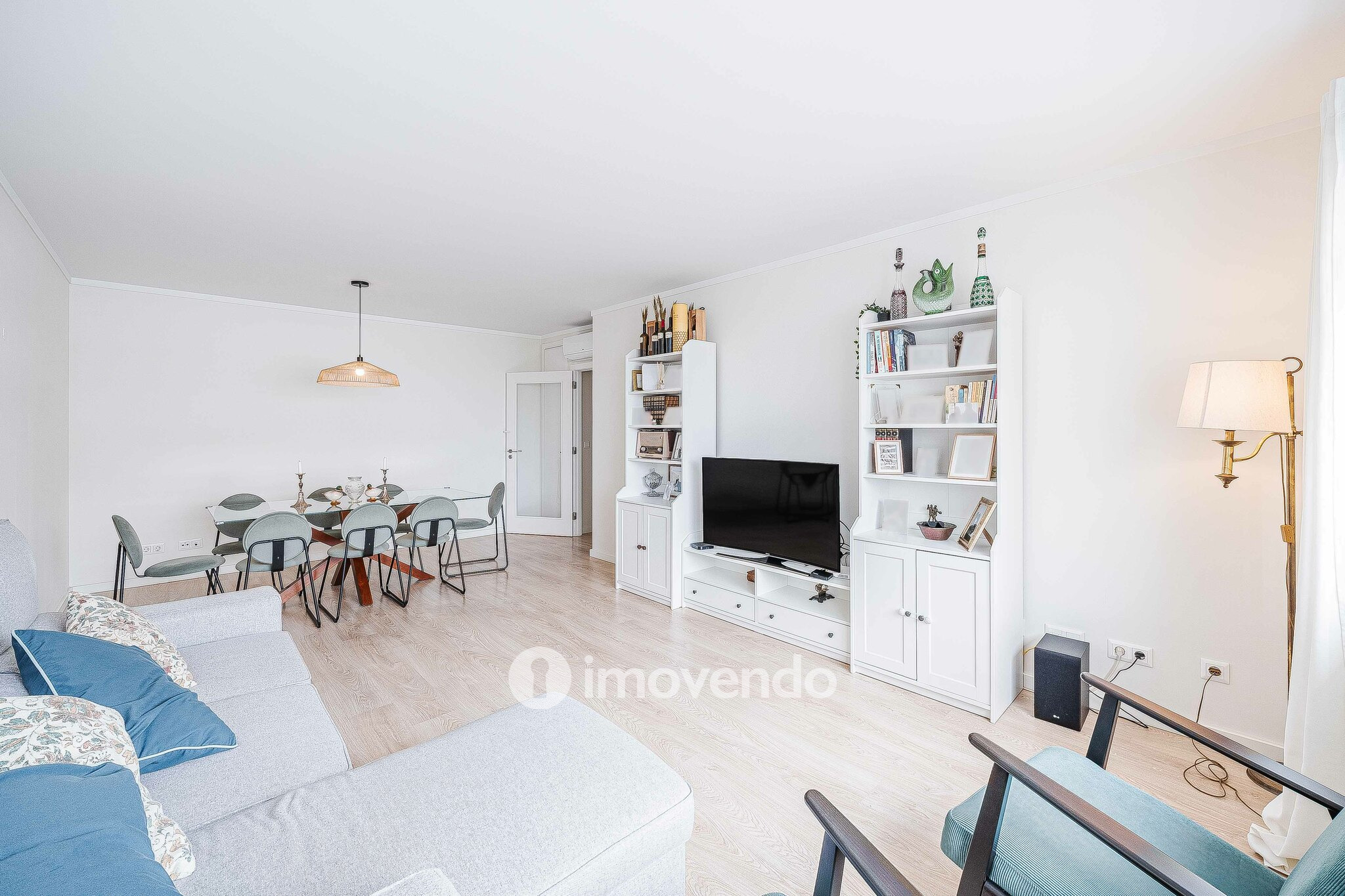 Apartamento T2 moderno, com estacionamento, na Alta de Lisboa