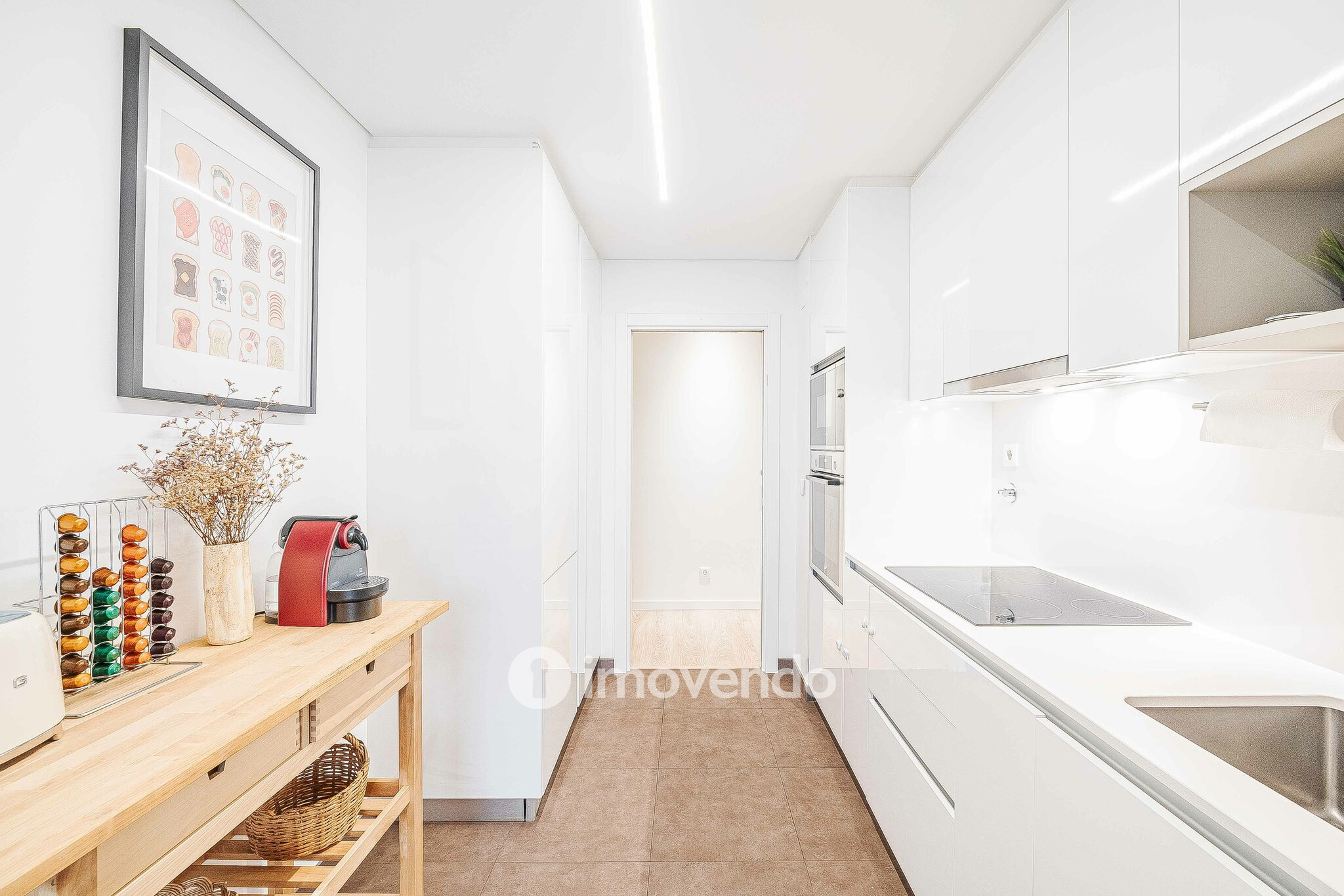 Apartamento T2 moderno, com estacionamento, na Alta de Lisboa