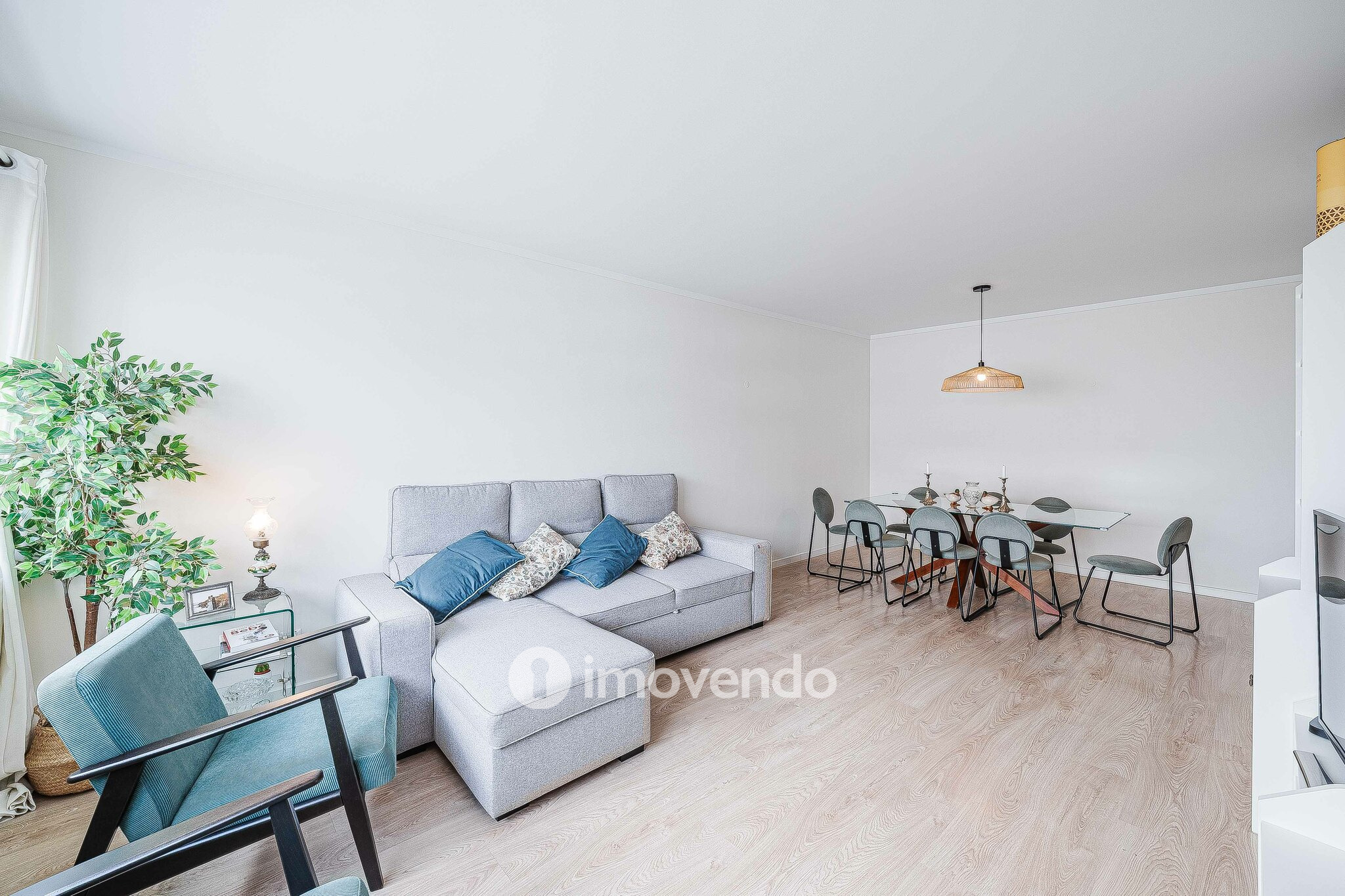 Apartamento T2 moderno, com estacionamento, na Alta de Lisboa