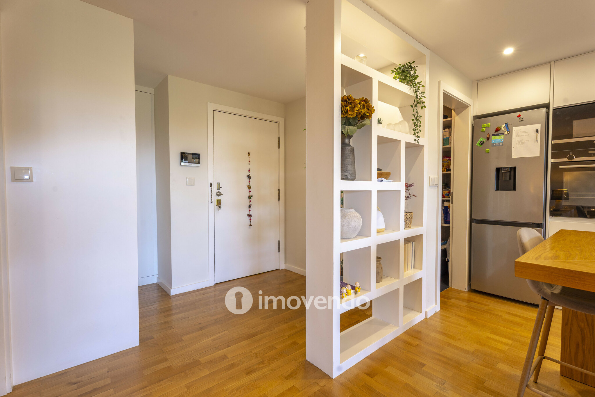 Apartamento T3 moderno, com estacionamento, na Foz do Douro