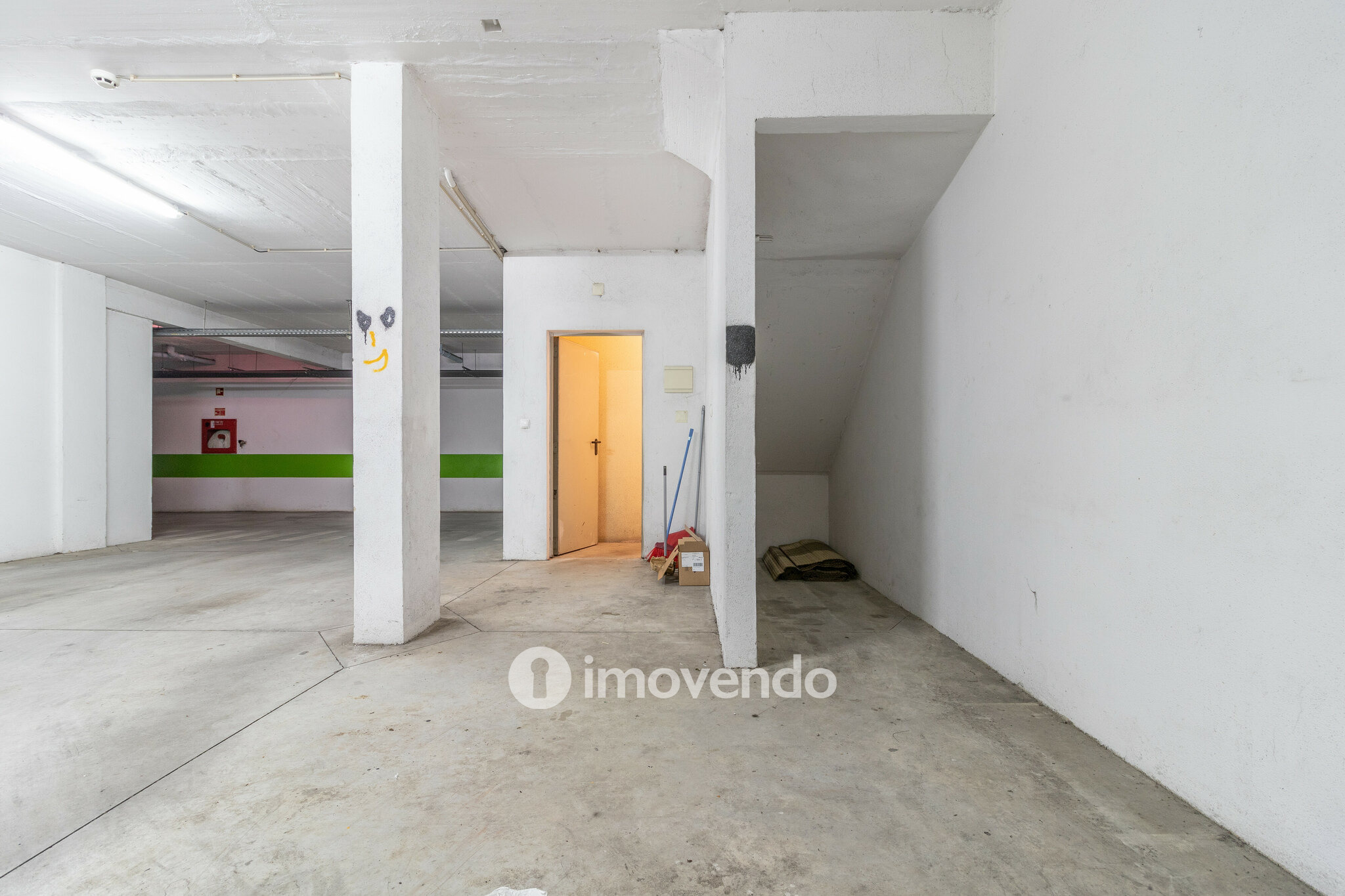 Moradia remodelada T3+3, em condomínio com piscina, na Terrugem