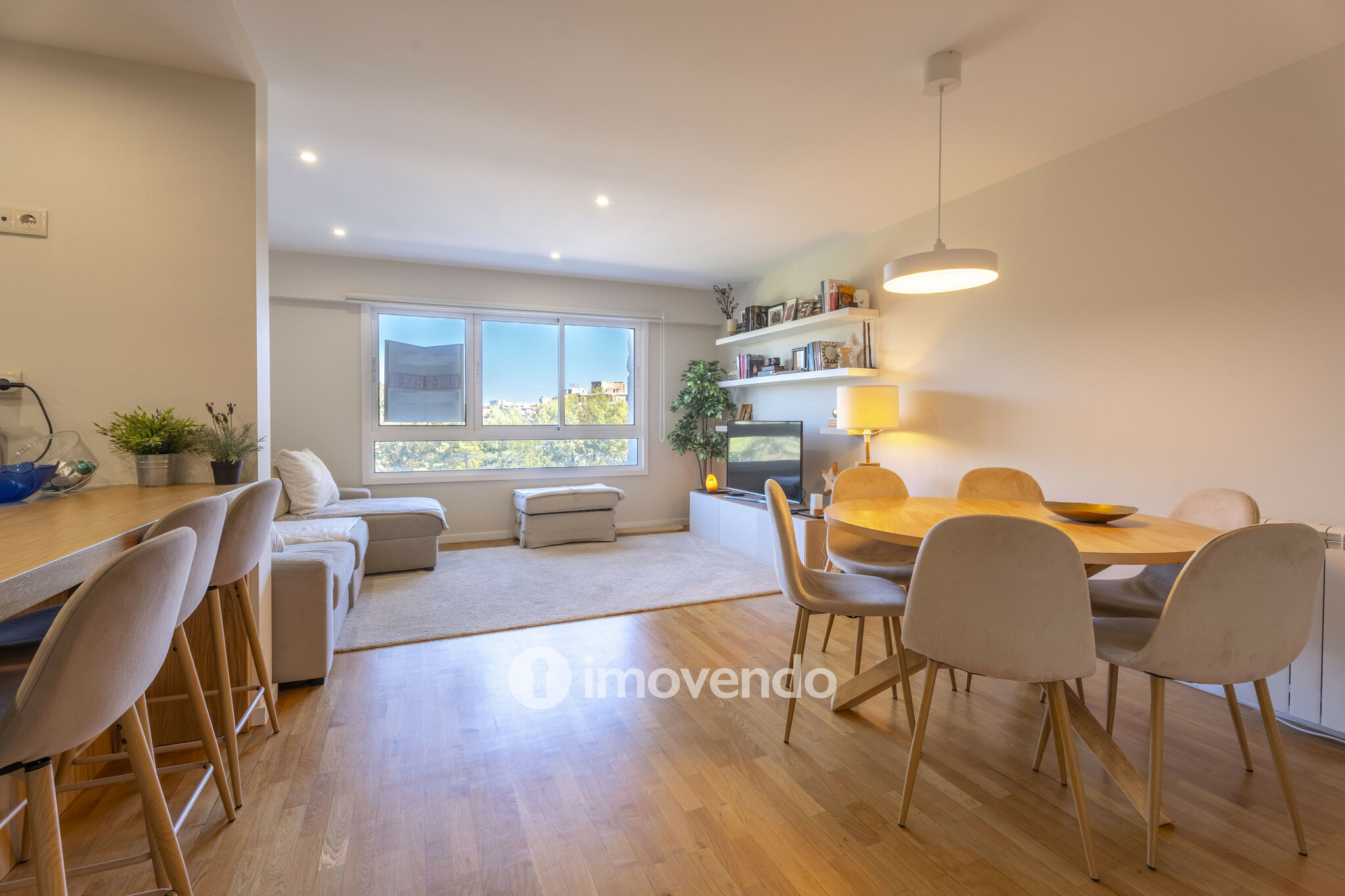 Apartamento T3 moderno, com estacionamento, na Foz do Douro