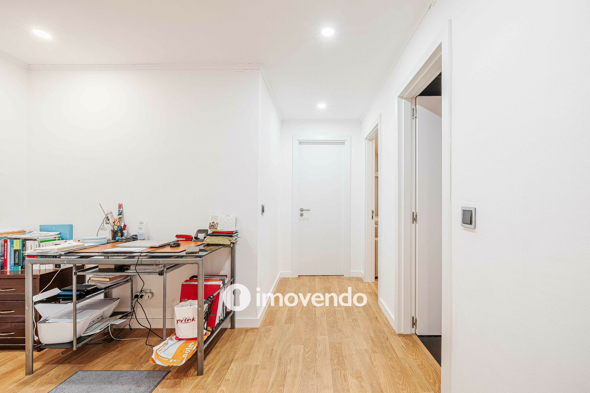 Apartamento T3+1, com áreas generosas, no Laranjeiro