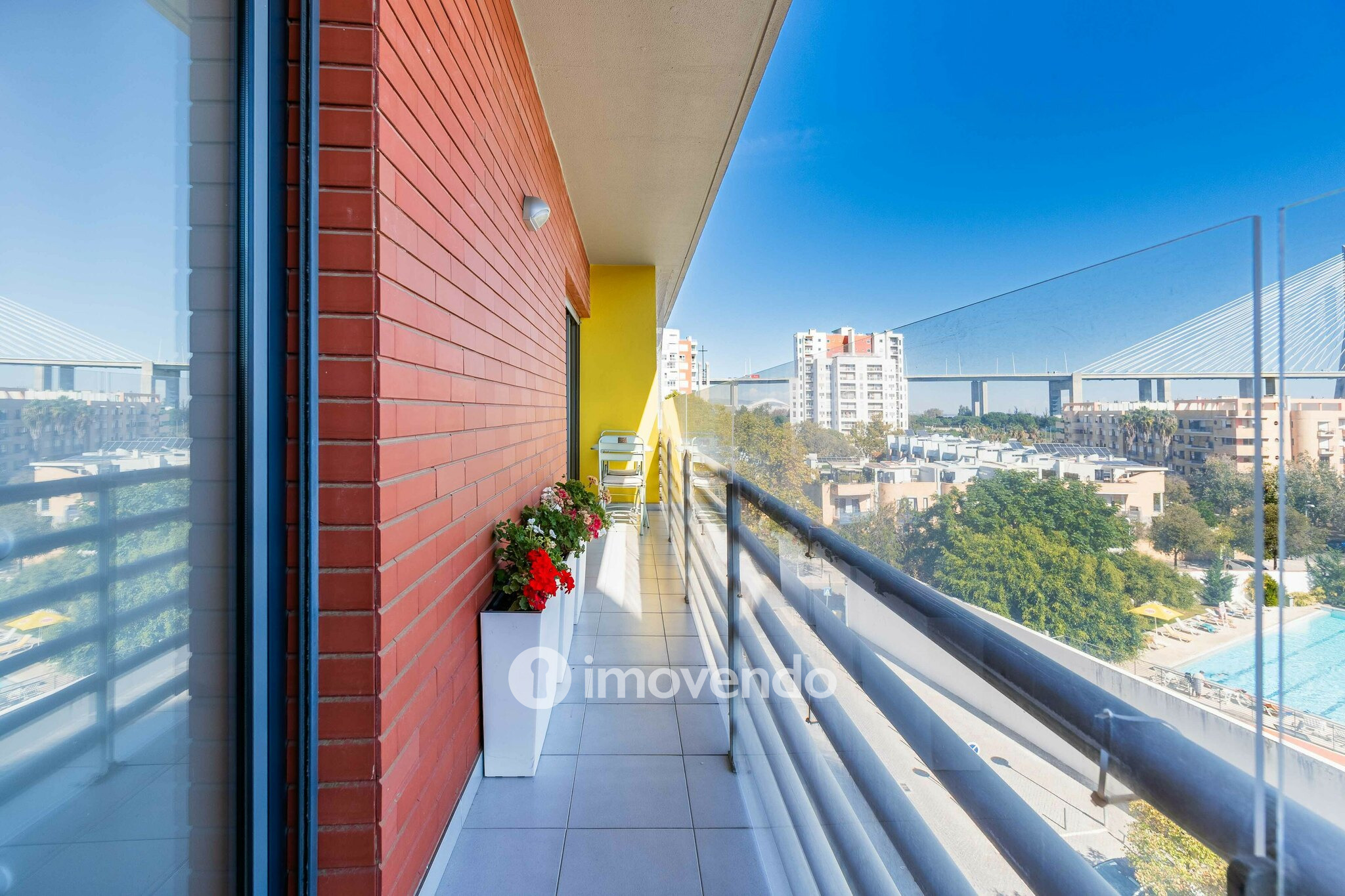 Apartamento T3 com estacionamento no Parque das Nações