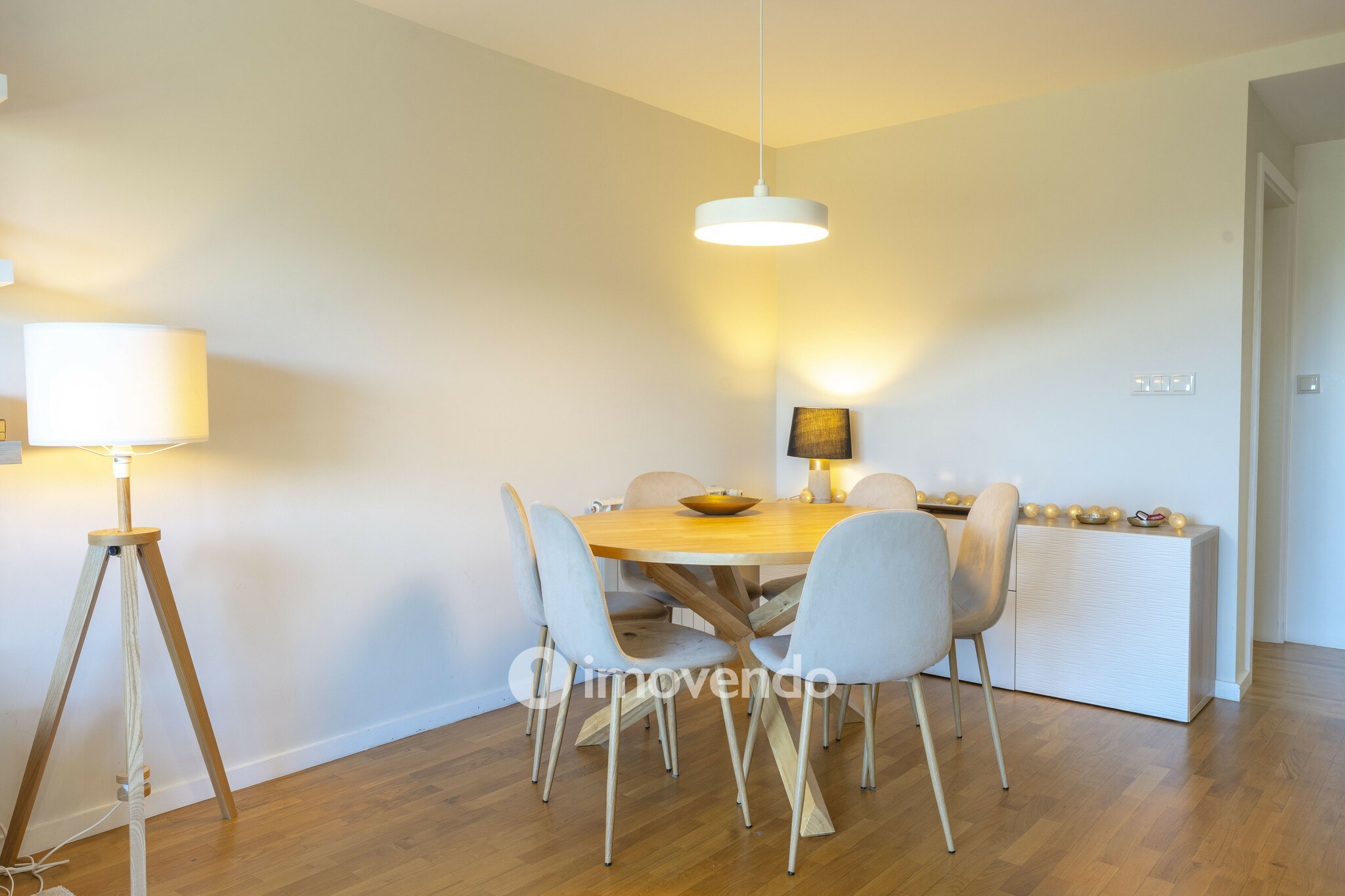 Apartamento T3 moderno, com estacionamento, na Foz do Douro