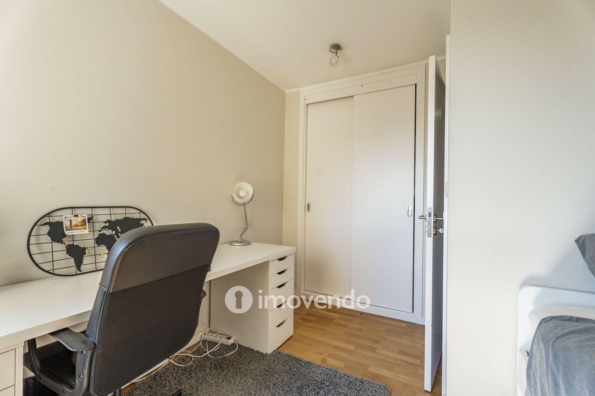 Apartamento T3 moderno, com estacionamento, na Foz do Douro