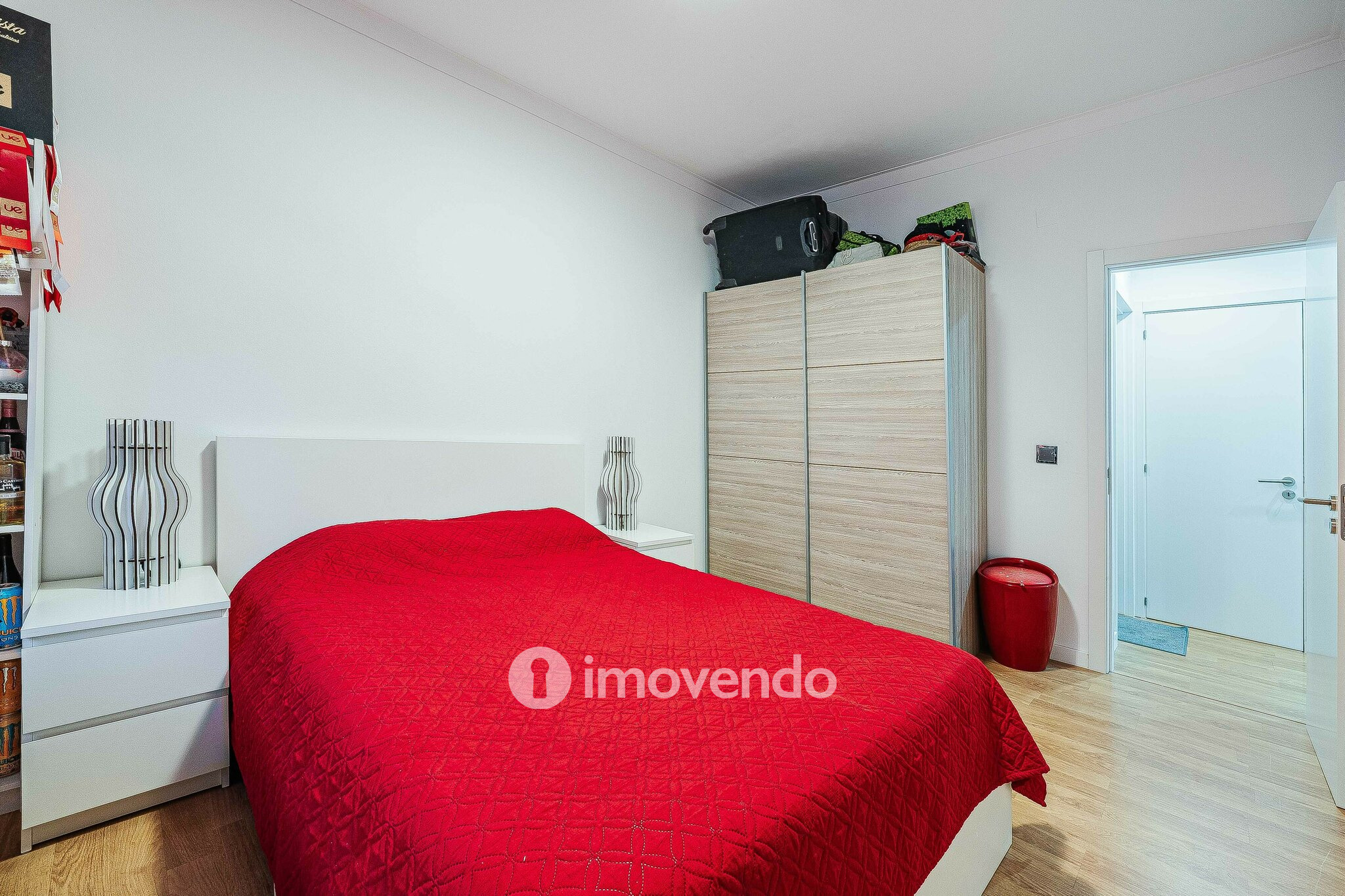 Apartamento T3+1, com áreas generosas, no Laranjeiro