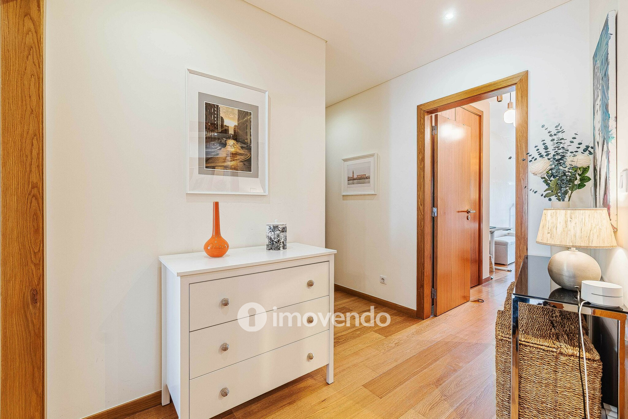 Apartamento T3 com estacionamento no Parque das Nações