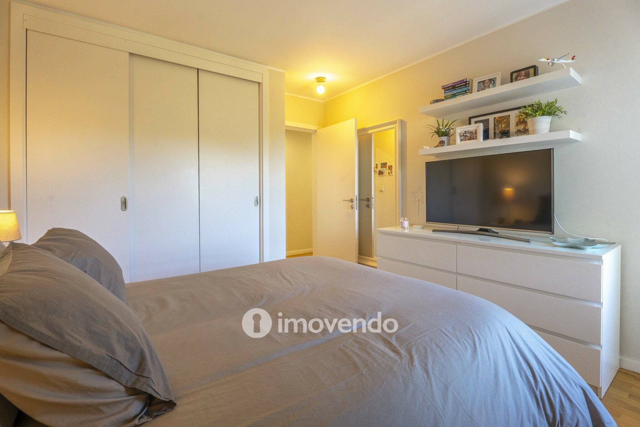 Apartamento T3 moderno, com estacionamento, na Foz do Douro