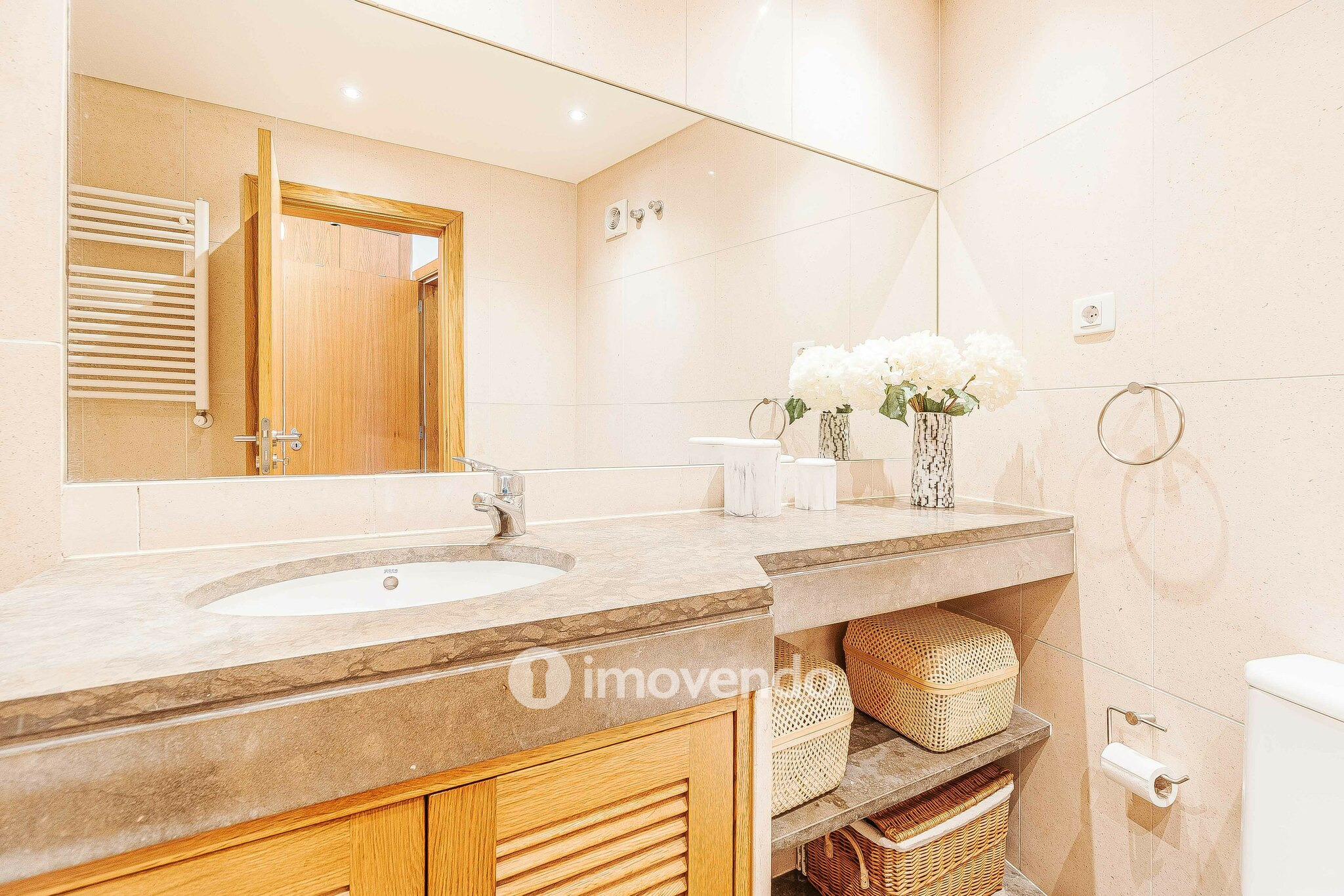 Apartamento T3 com estacionamento no Parque das Nações