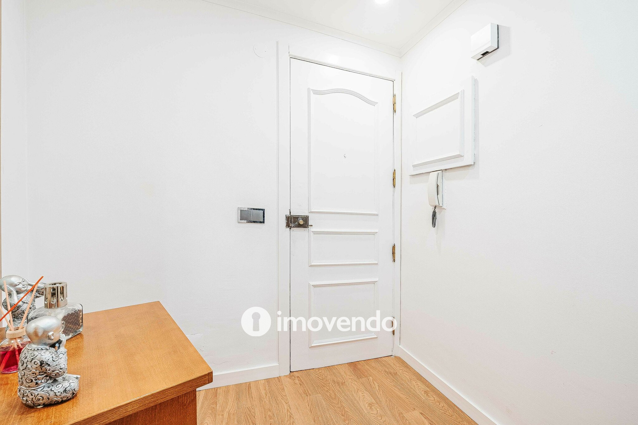 Apartamento T3+1, com áreas generosas, no Laranjeiro
