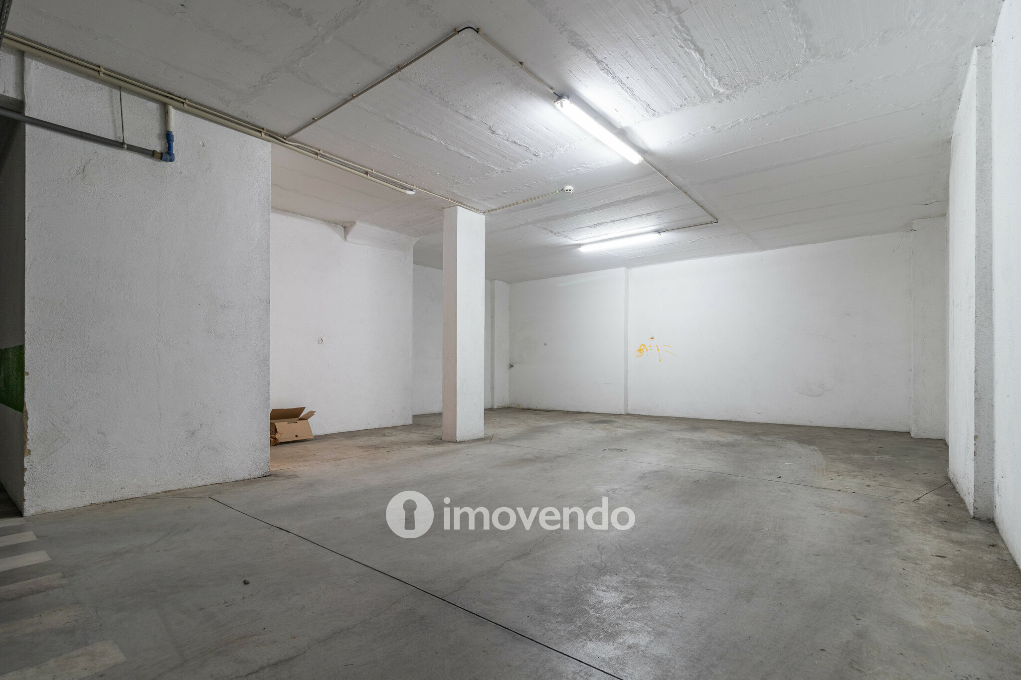 Moradia remodelada T3+3, em condomínio com piscina, na Terrugem