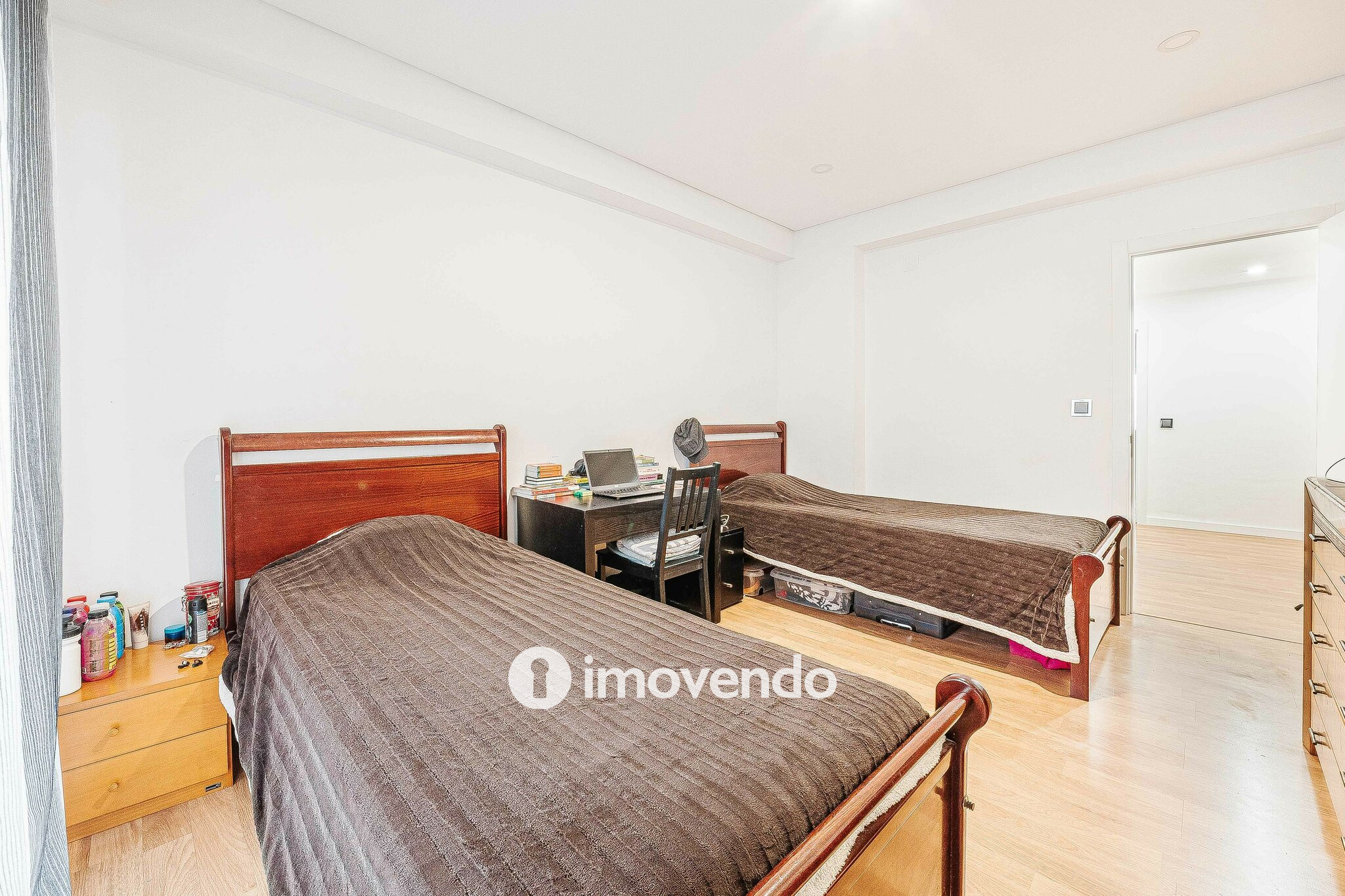 Apartamento T3+1, com áreas generosas, no Laranjeiro