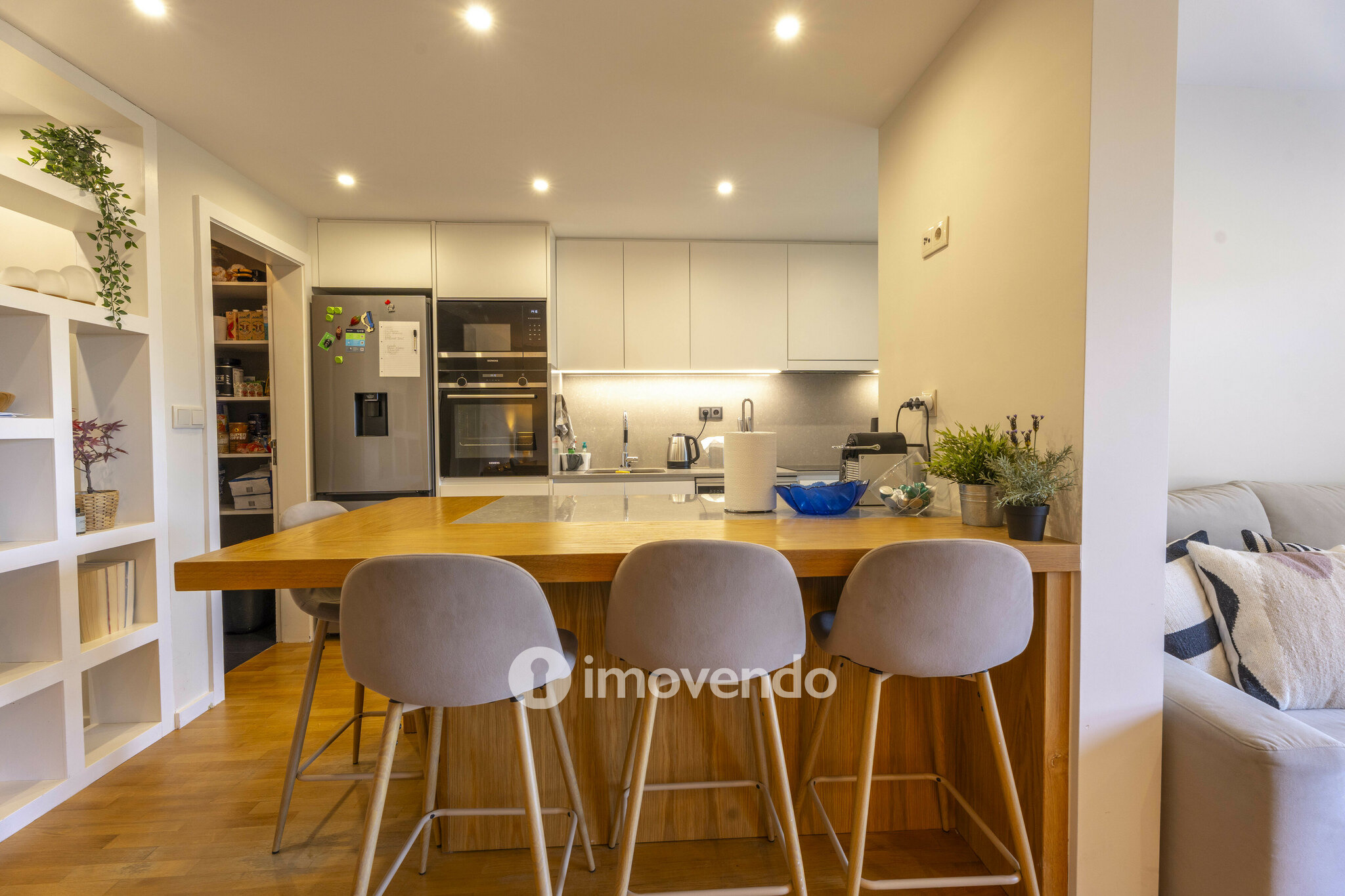 Apartamento T3 moderno, com estacionamento, na Foz do Douro