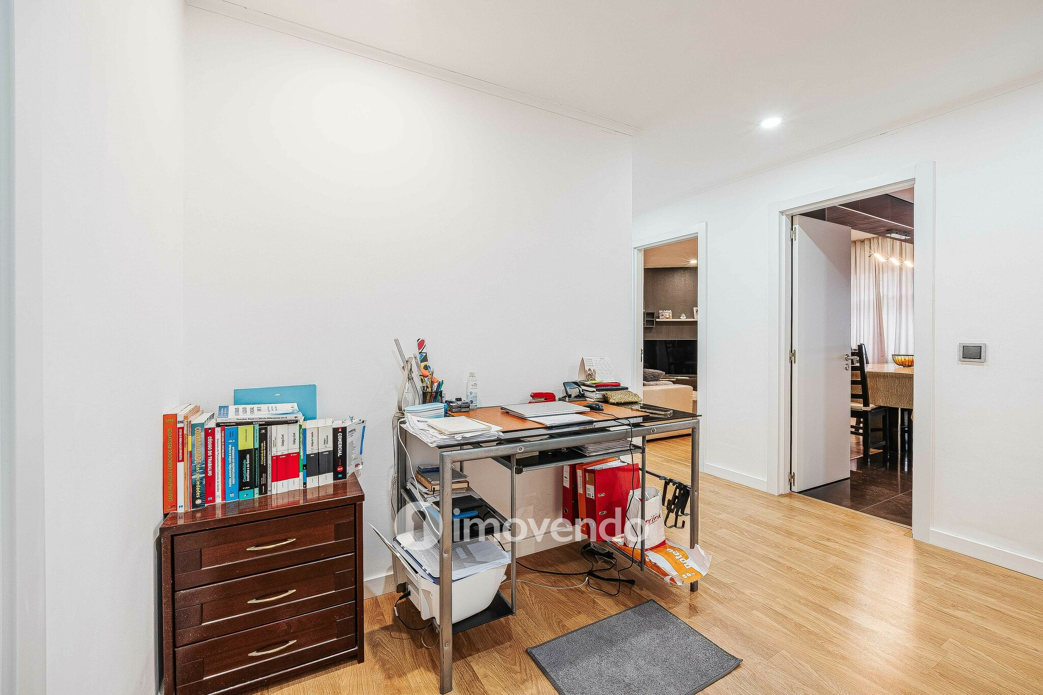 Apartamento T3+1, com áreas generosas, no Laranjeiro