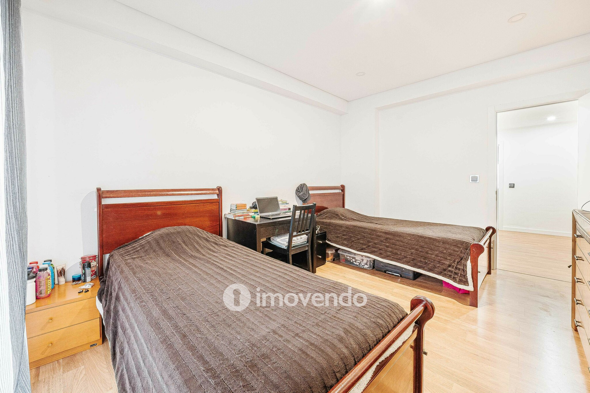 Apartamento T3+1, com áreas generosas, no Laranjeiro