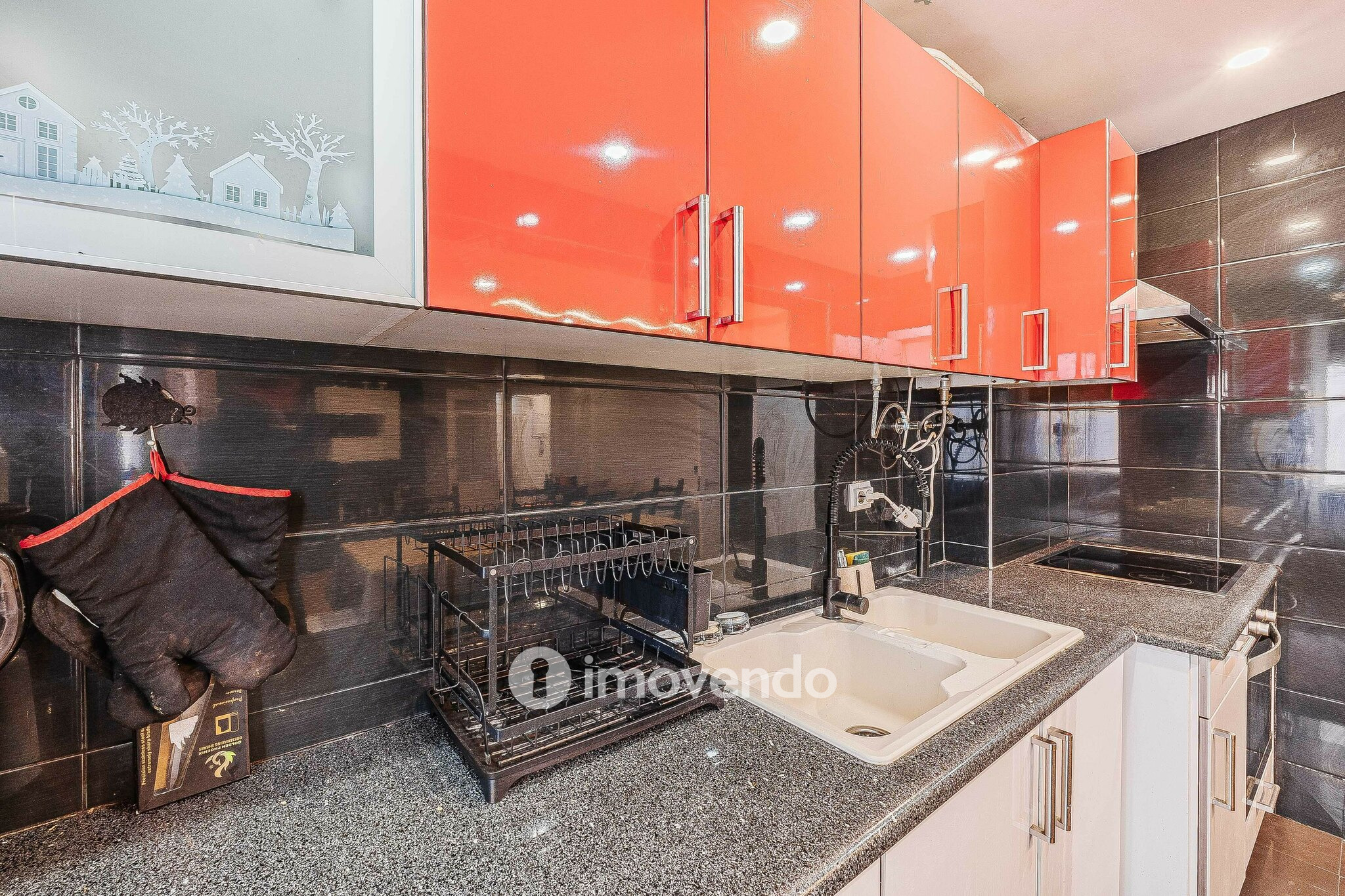 Apartamento T3+1, com áreas generosas, no Laranjeiro