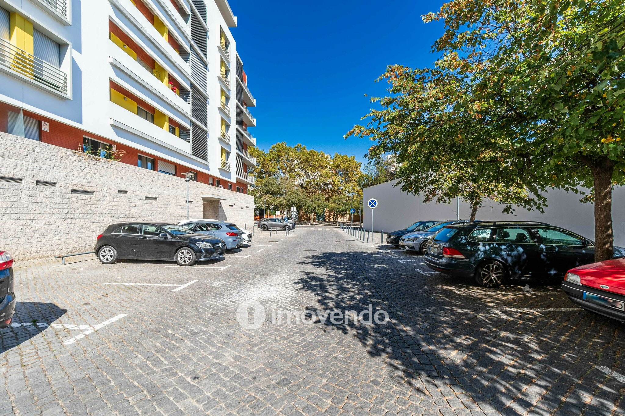 Apartamento T3 com estacionamento no Parque das Nações