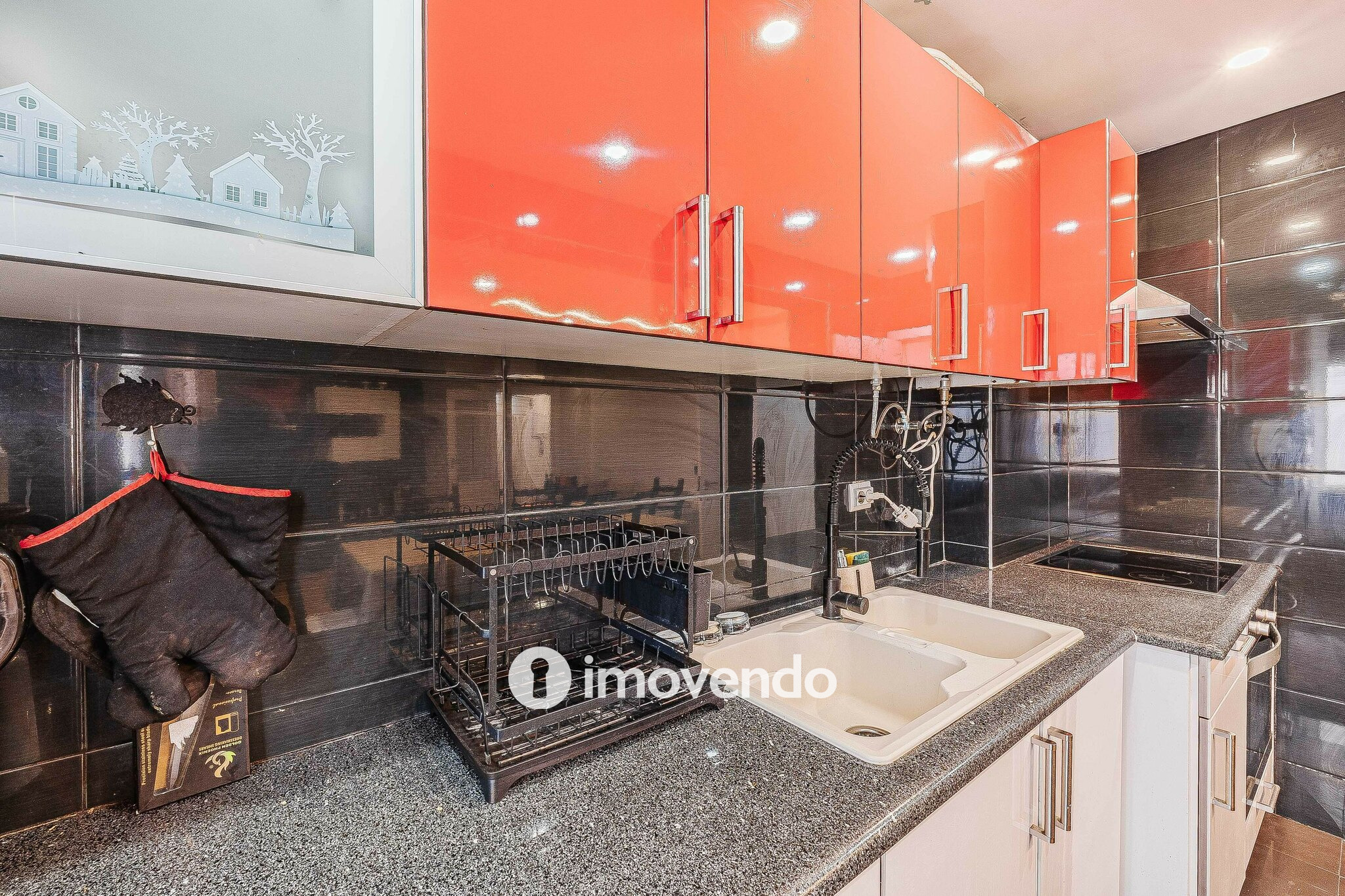 Apartamento T3+1, com áreas generosas, no Laranjeiro