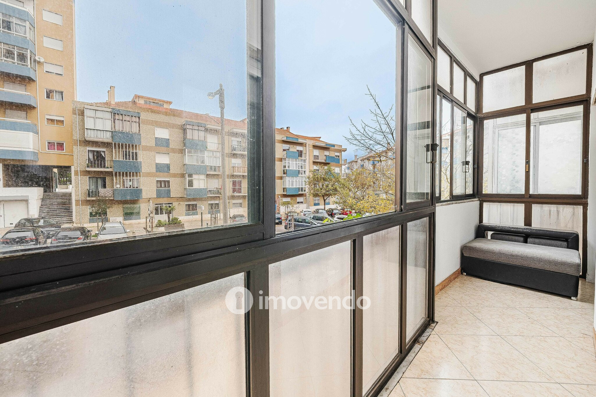 Apartamento T3+1, com áreas generosas, no Laranjeiro